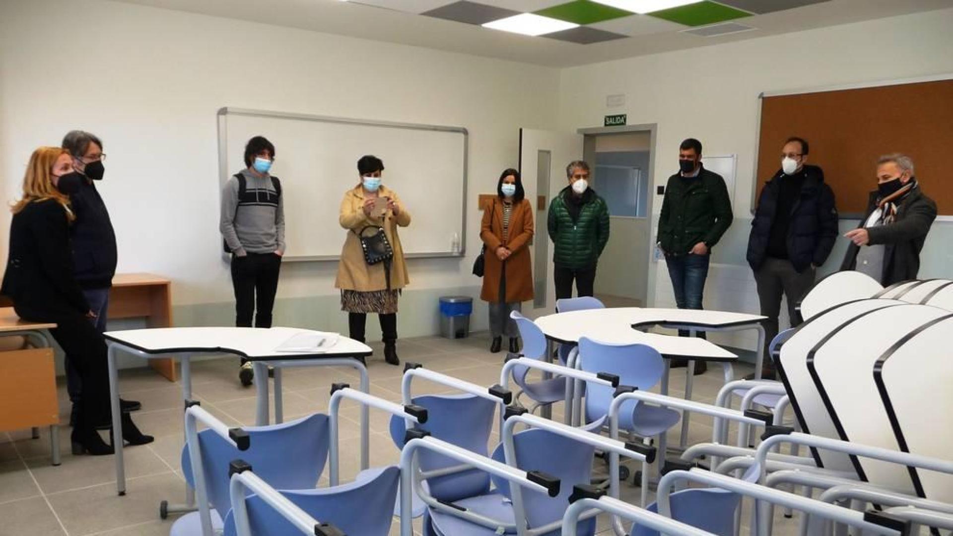 La Comisión de Educación del Parlamento visita el nuevo IES de Ribaforada