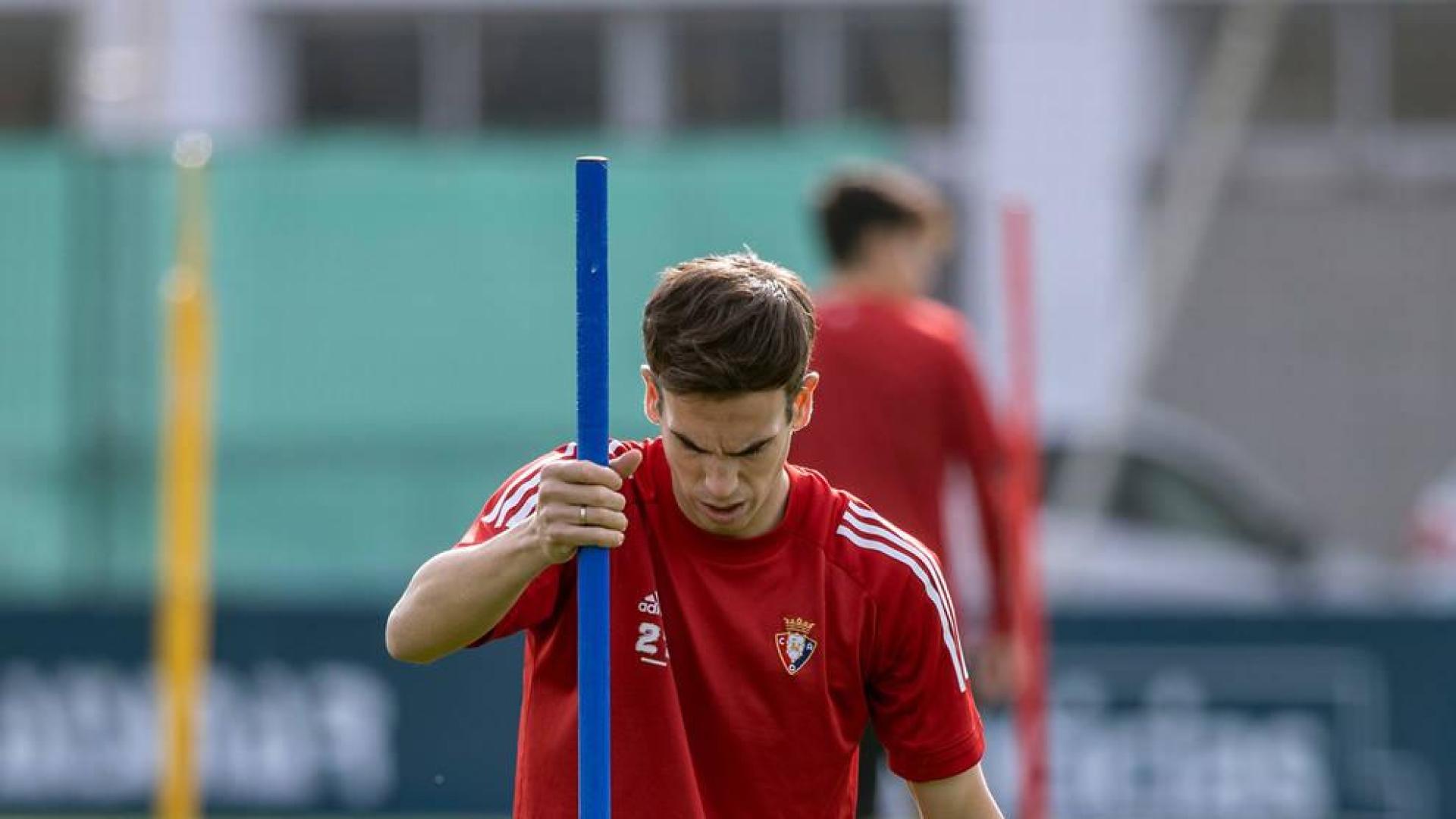 Iñigo Pérez clava una pica en un entrenamiento en Tajonar.