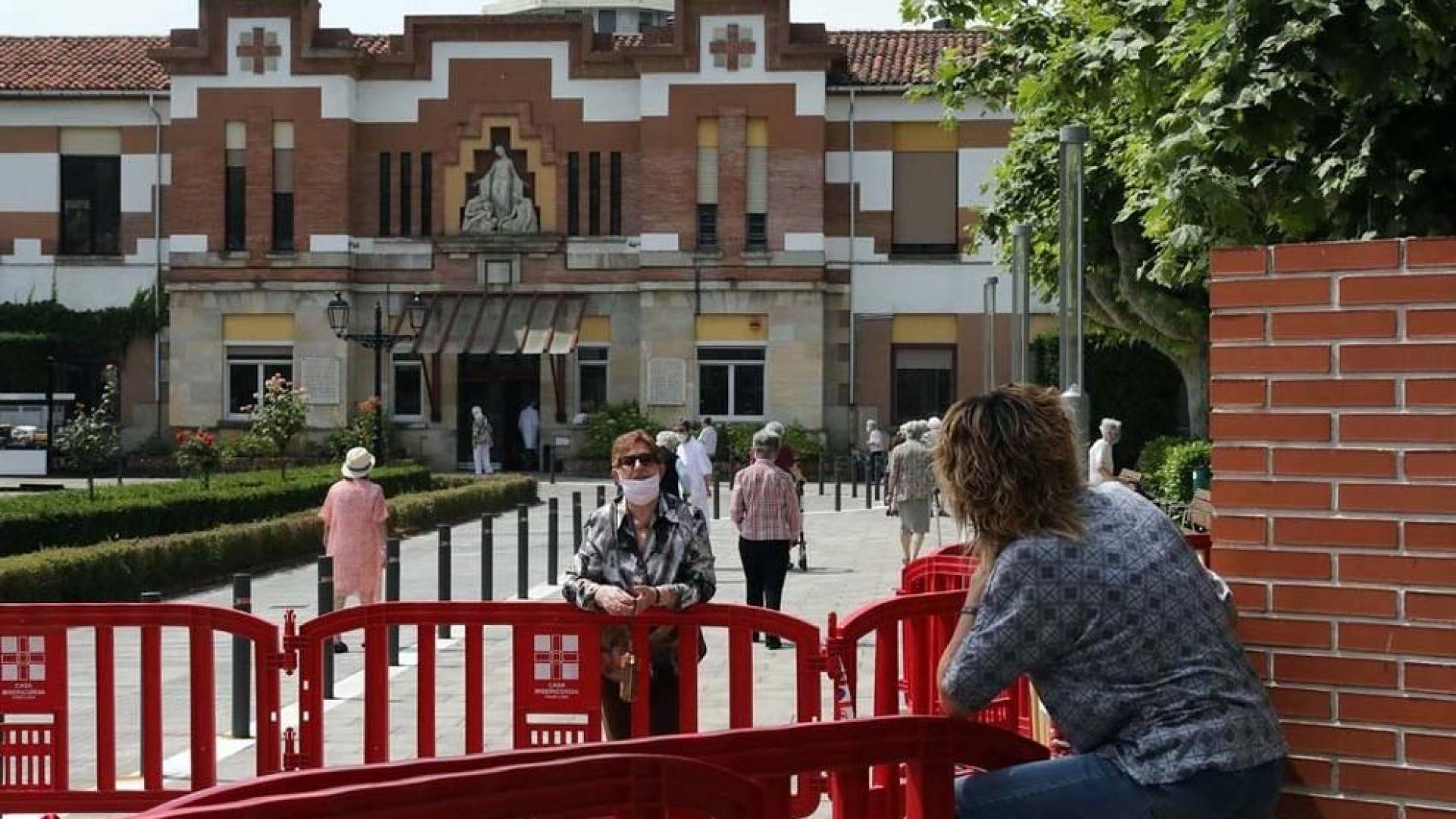 Este lunes los bares podrán servir en la barra y los residentes salir a pasear
