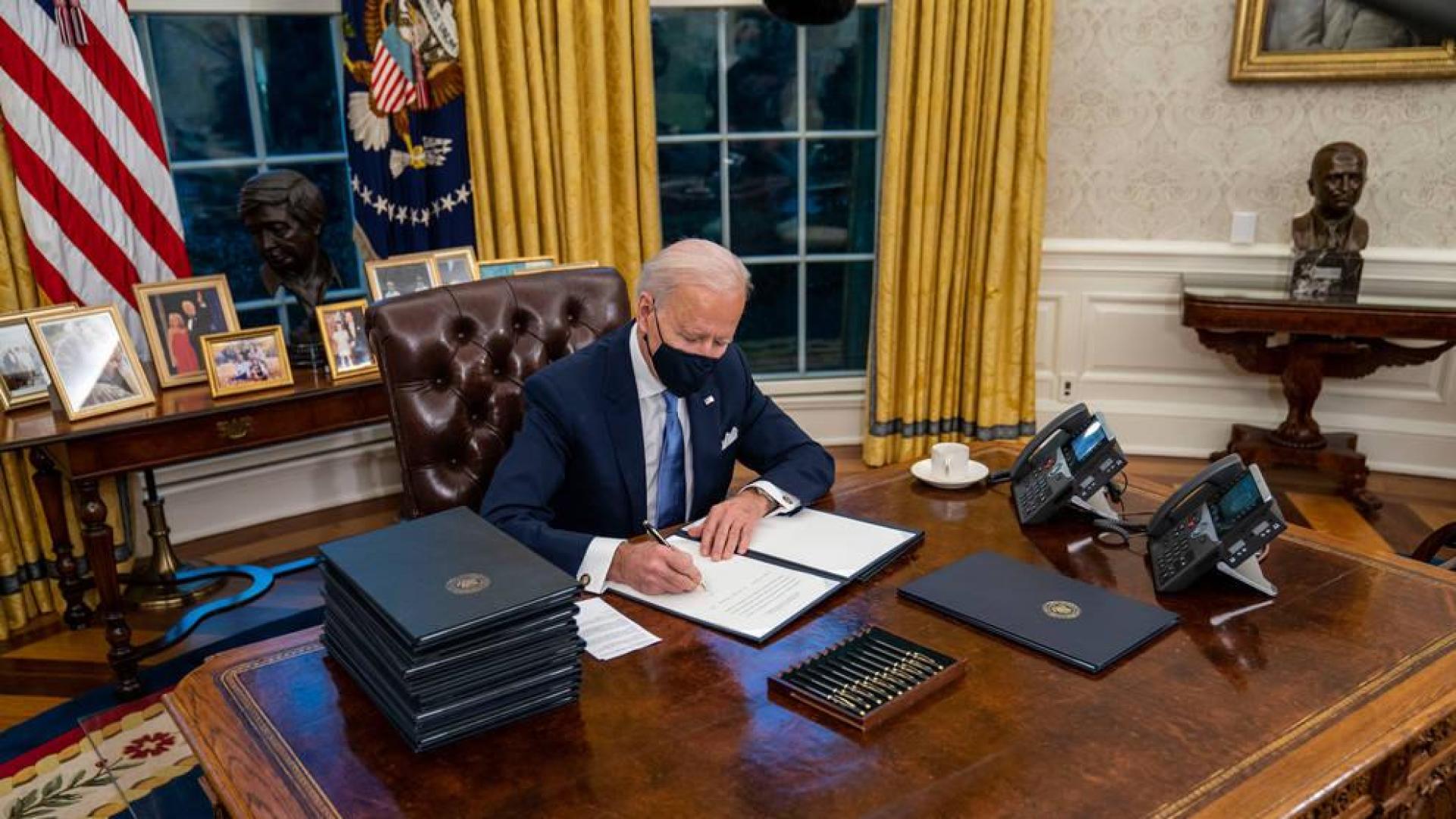 Con Biden desaparece el 'botón rojo' de coca colas que puso Trump