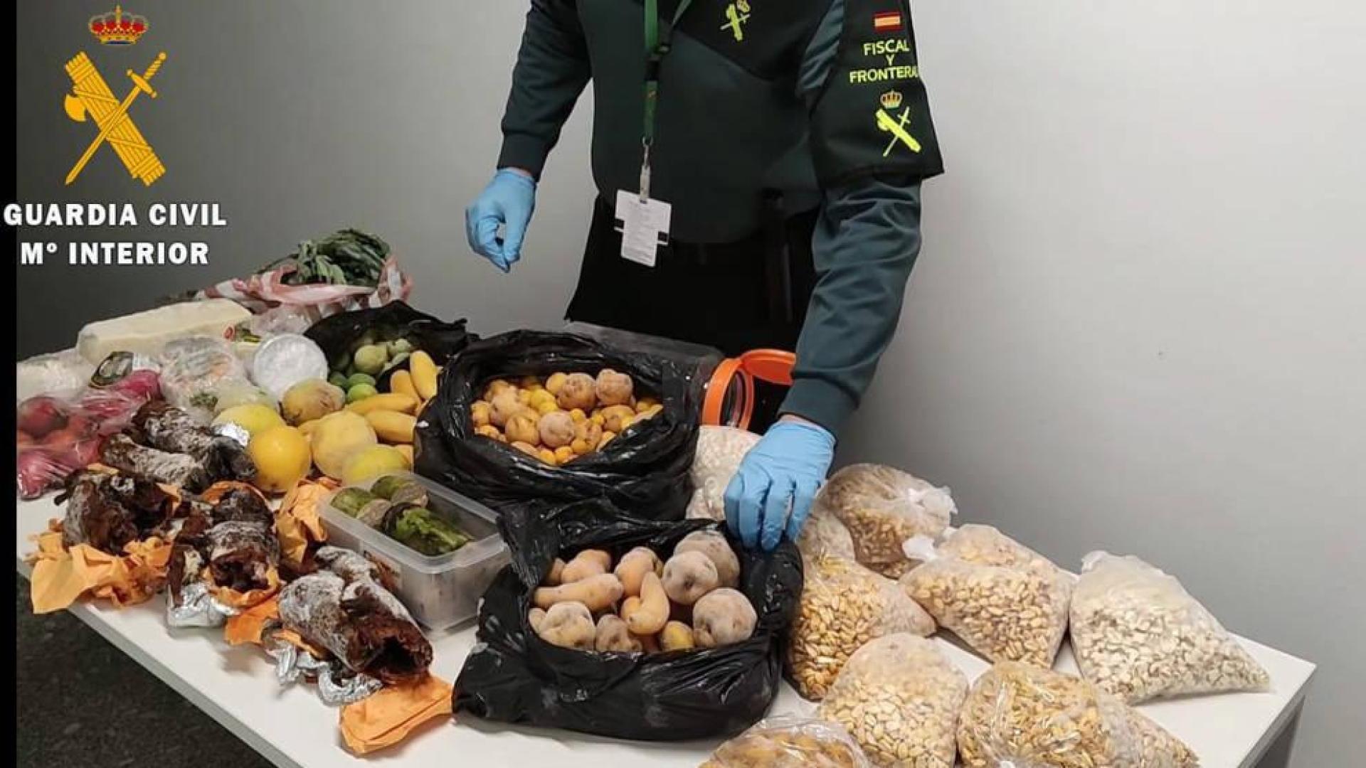 Intervenidos 53 kilos de alimentos prohibidos en el Aeropuerto de Noáin