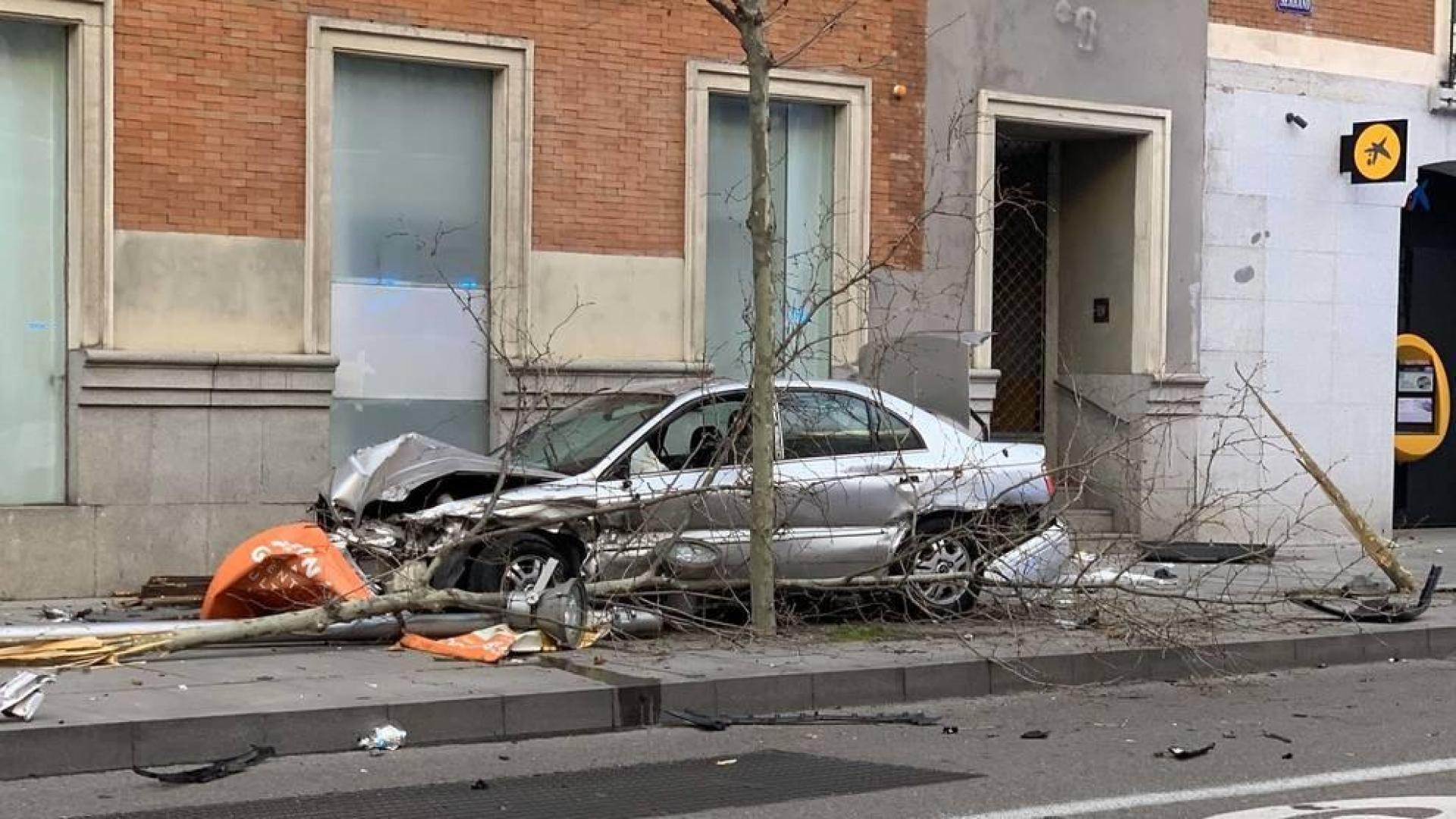 Varios heridos al subirse a la acera un coche que huía de la Policía en la calle Serrano