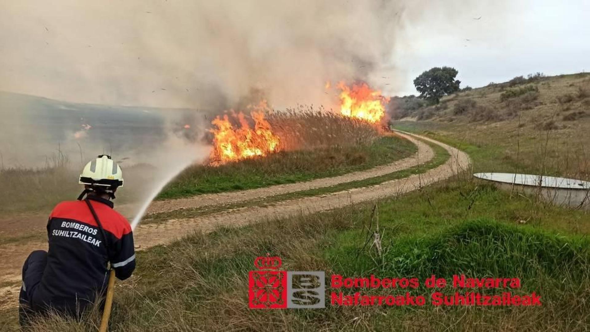Declarado un incendio en las Bardenas, cerca del Ferial