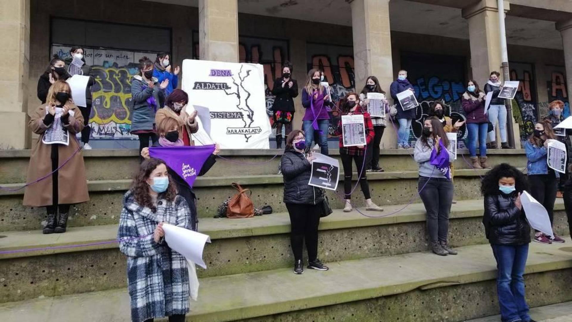 Representantes de la Coordinadora del Movimiento Feminista de la Comarca de Pamplona