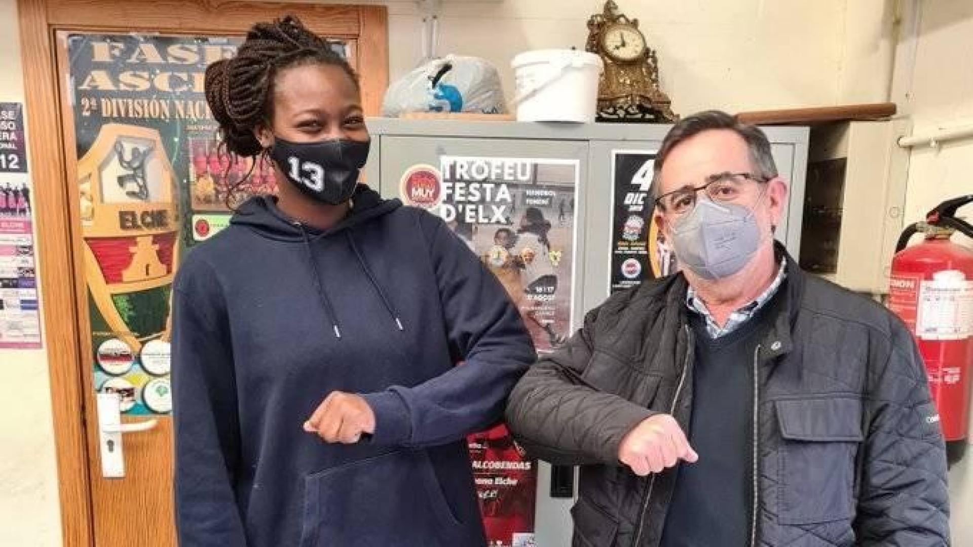 La 'guerrera' Lysa Tchapchet amplía su vinculación con el Elche