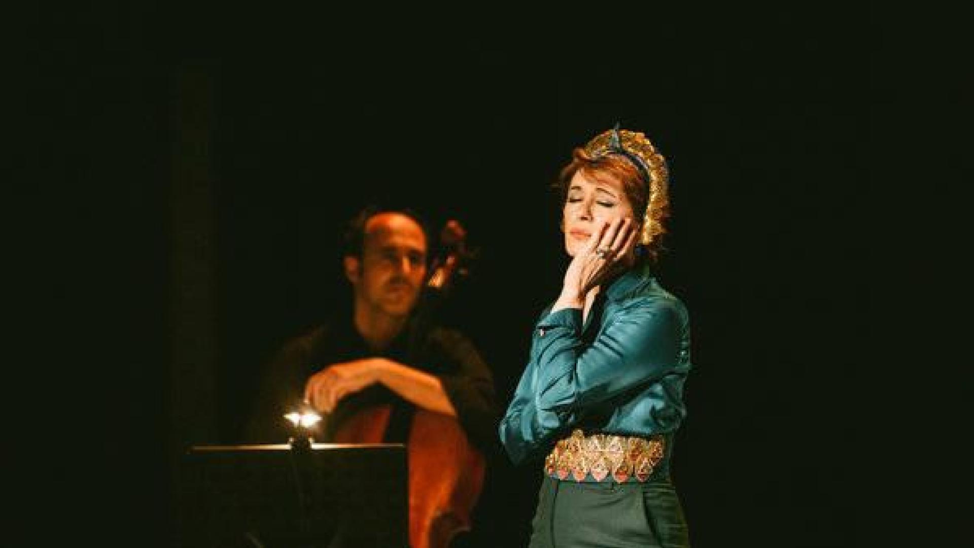 La soprano navarra María Bayo protagoniza esta semana en el Teatro Poliorama de Barcelona el espectáculo "Divina Cleopatra", en el que evocará a la mítica reina egipcia.
