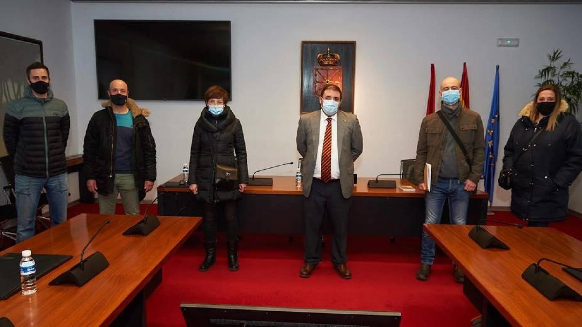 El Presidente del parlamento de Navarra, Unai Hualde, se ha reunido con el Comité de Huelga de Benecke-Kaliko