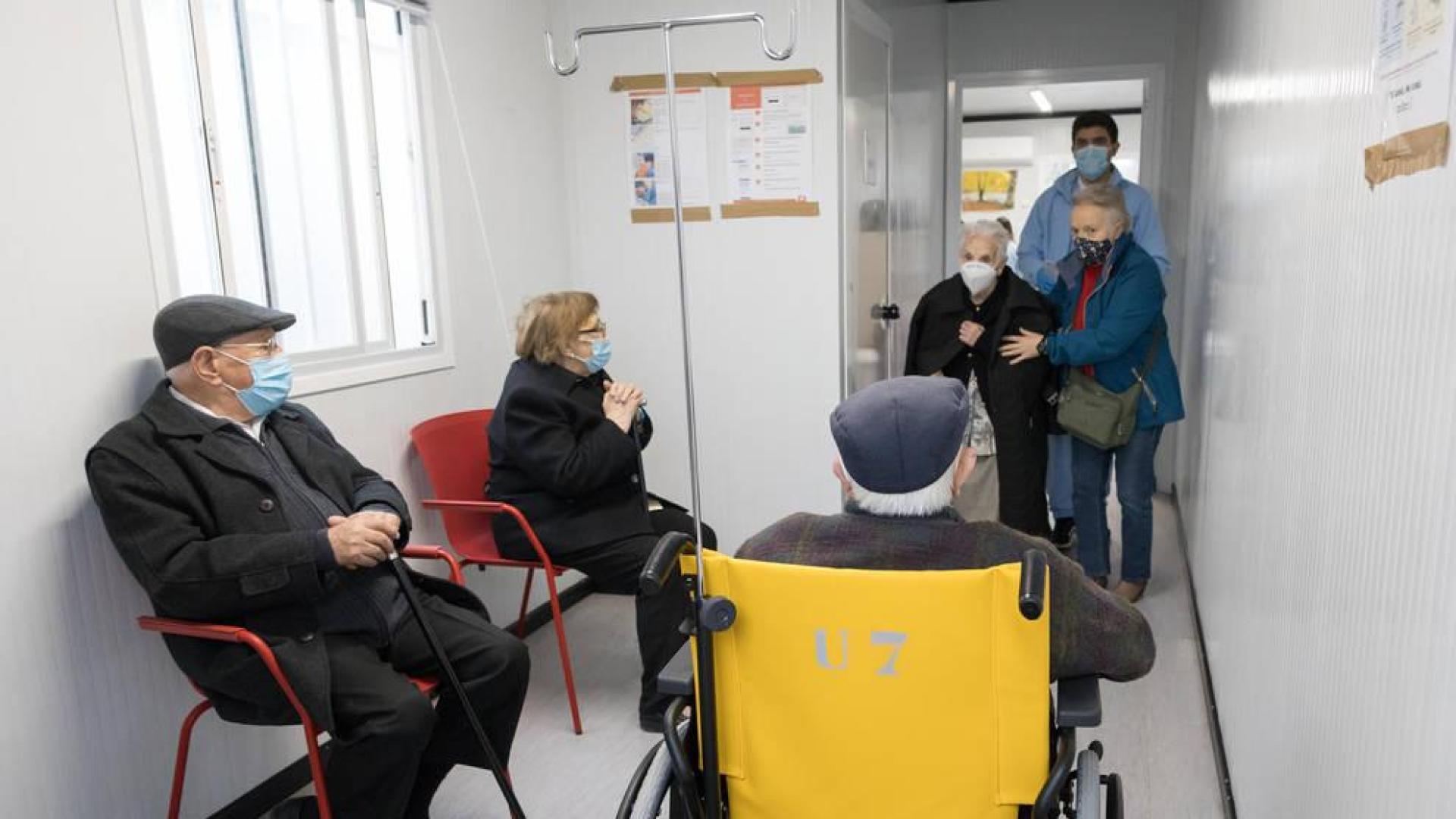 Salud llamará a los mayores de 80 años para las vacunaciones en polideportivos