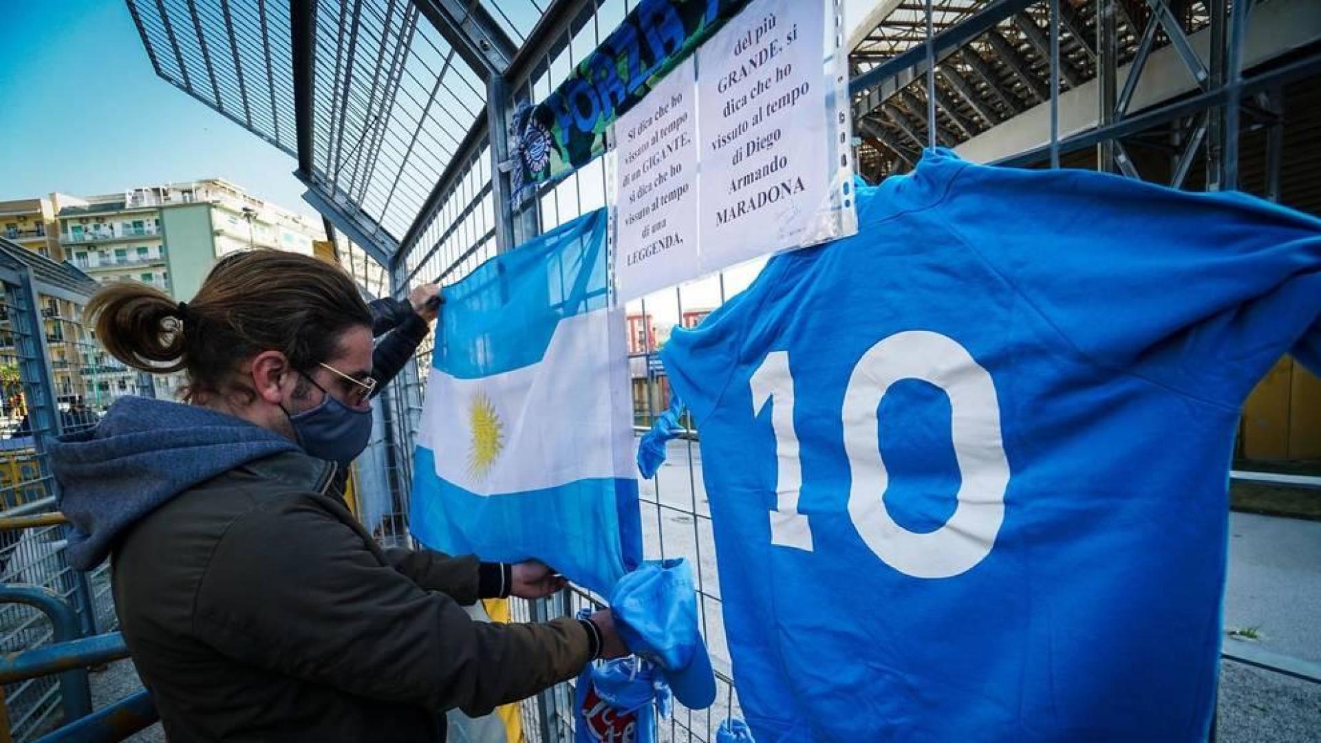 El velatorio público tiene lugar en la Casa Rosada en Buenos Aires