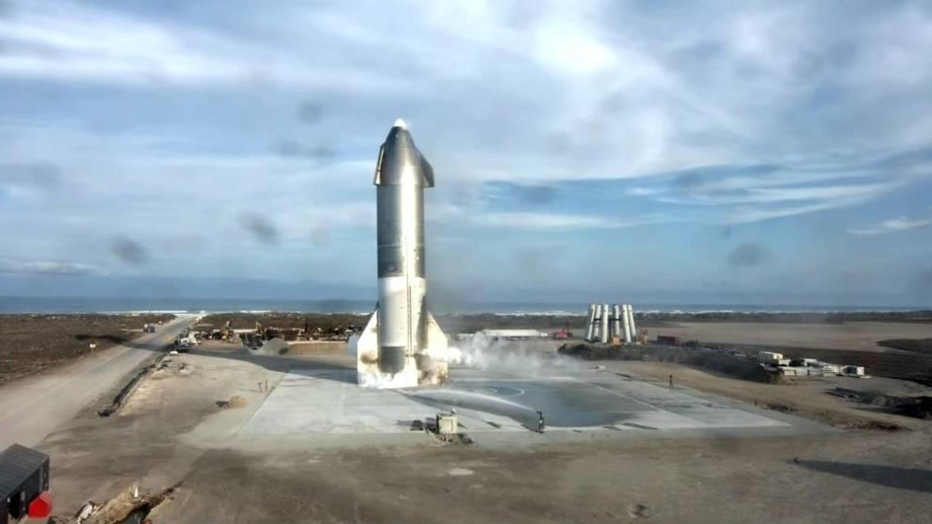 El Starship de SpaceX aterriza con éxito, pero vuelve a estallar