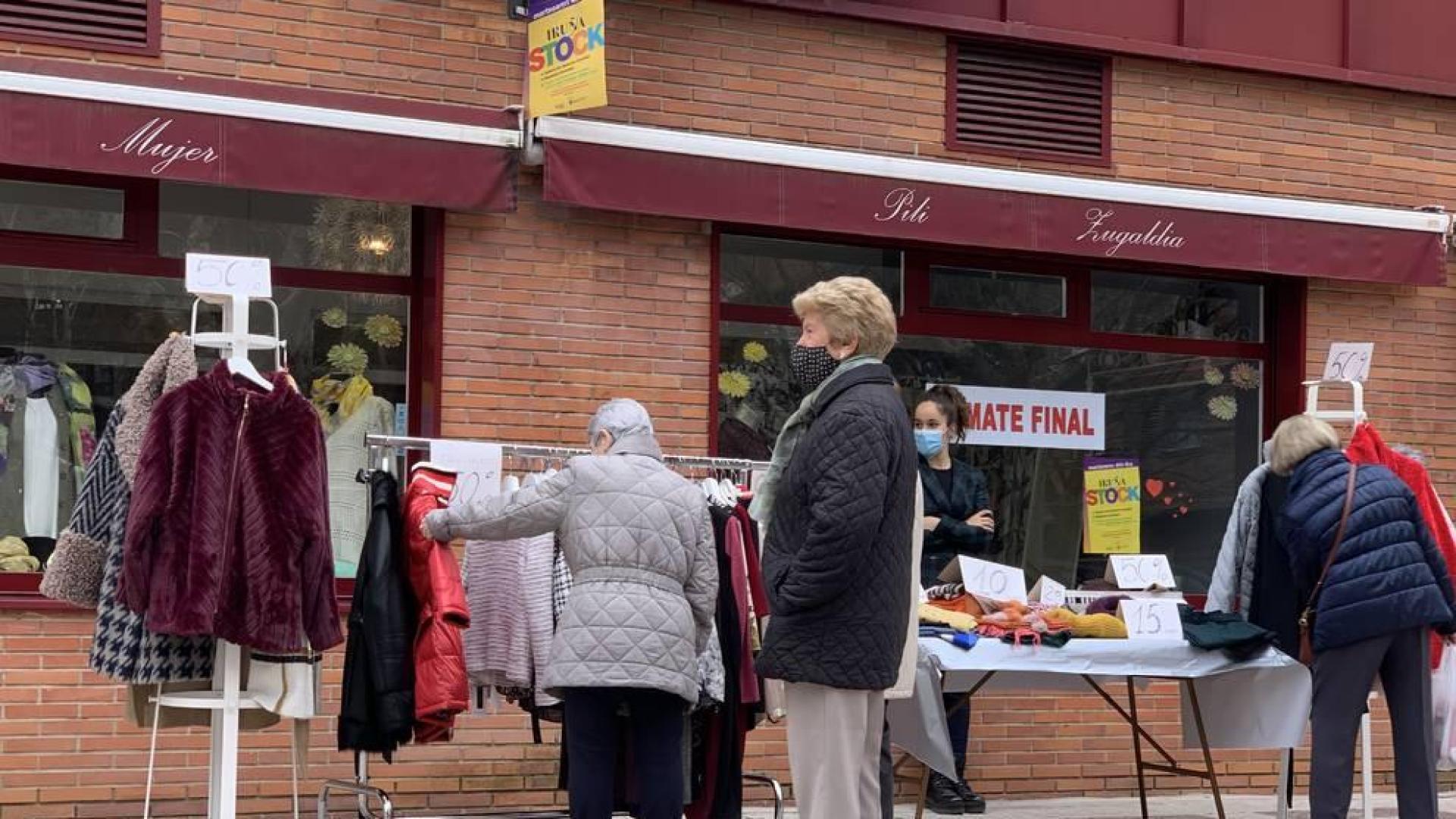 El buen tiempo anima la Pamplona Stock, el remate final del comercio local
