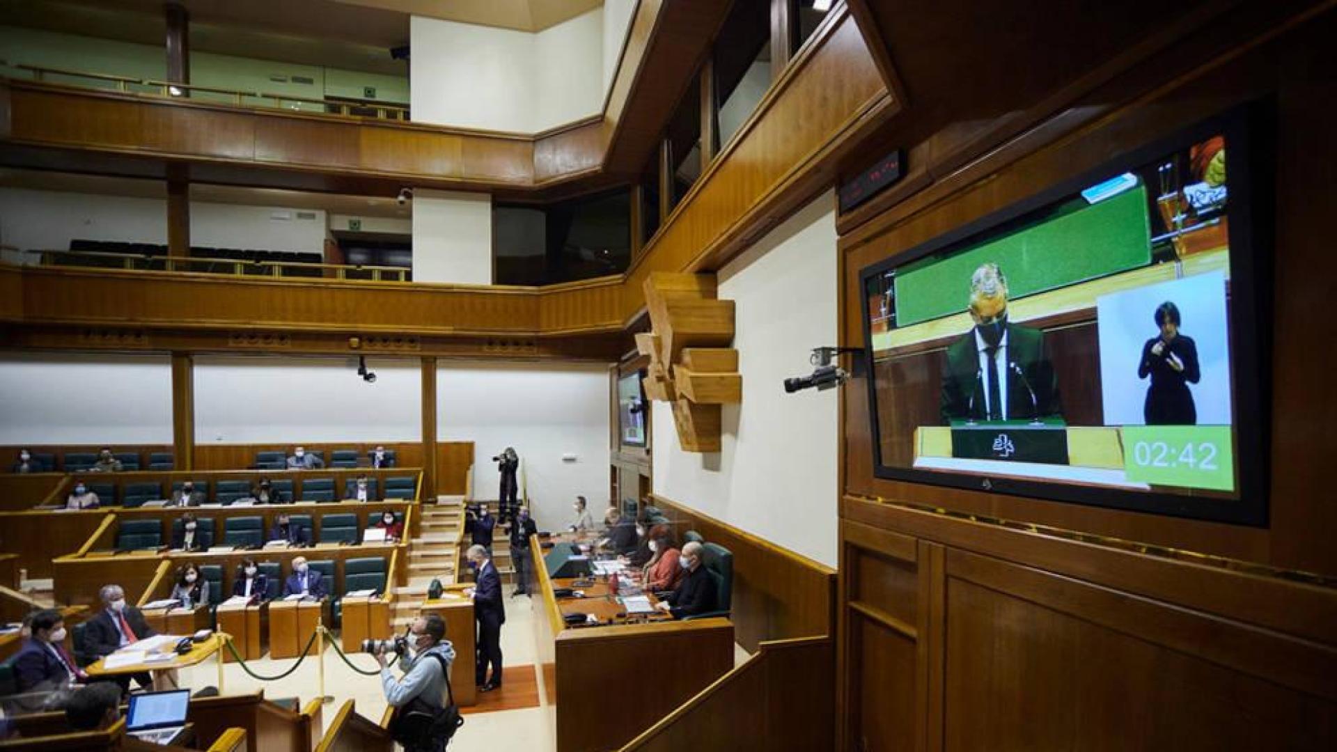 Socialistas y PNV apoyan en Navarra lo que rechazan en el País Vasco