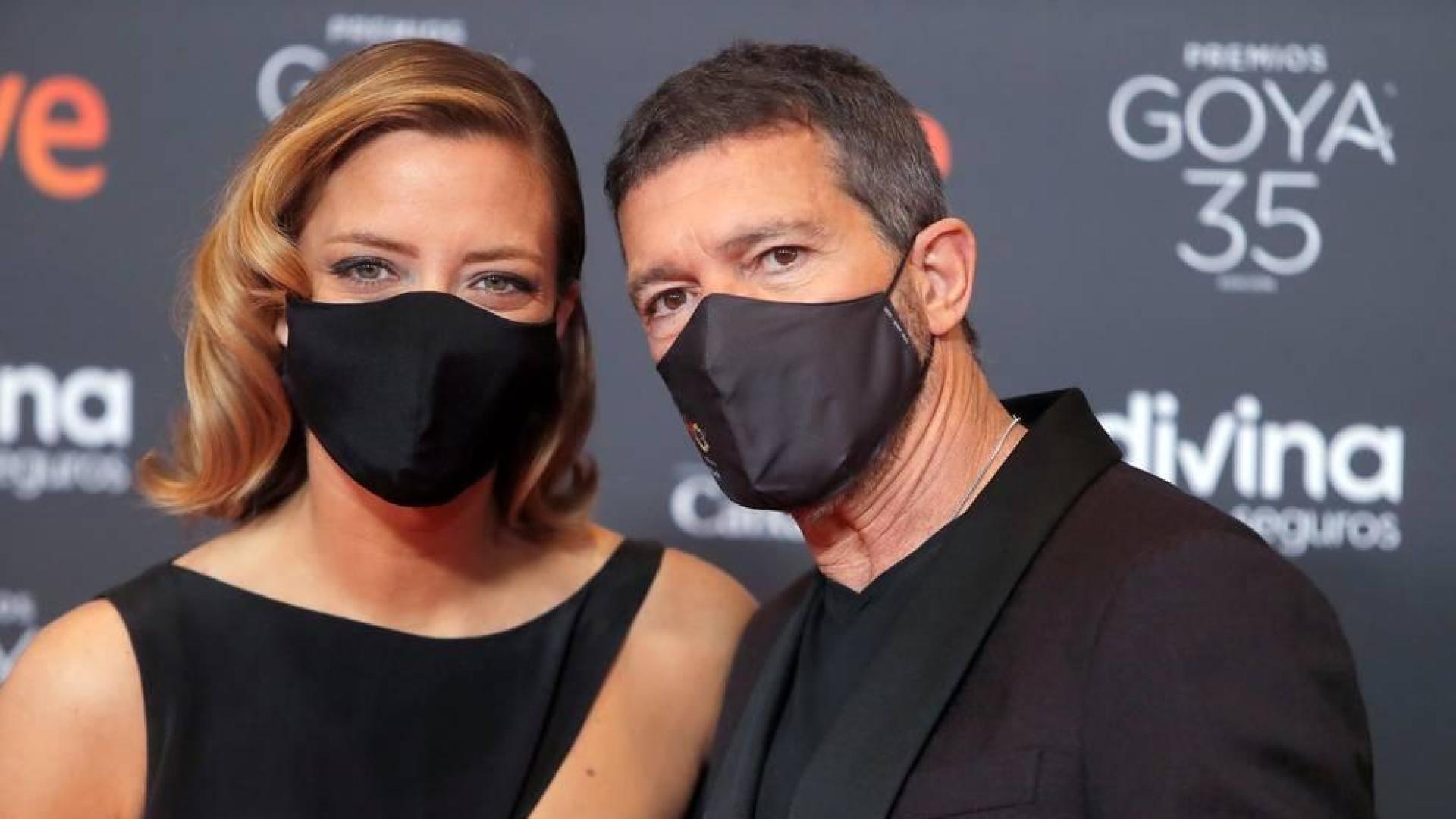 Actores, presentadores y cantantes desfilan por la alfombra roja de los premios Goya 2021.