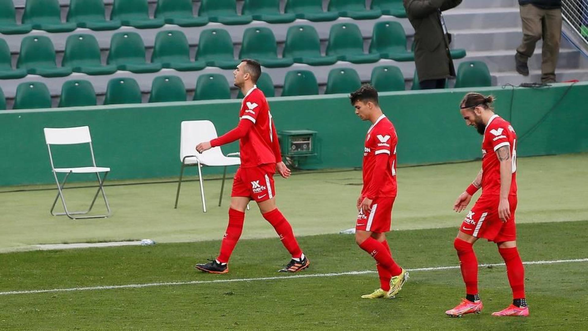 El Elche rentabiliza la depresión del Sevilla