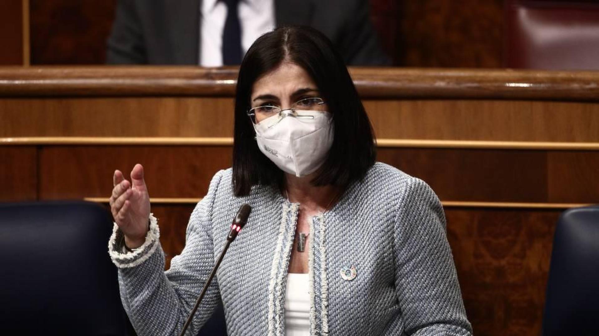 La ministra de Sanidad, Carolina Darias, interviene en la primera sesión de control al Gobierno de 2021 celebrada en el Congreso de los Diputados, en Madrid.
