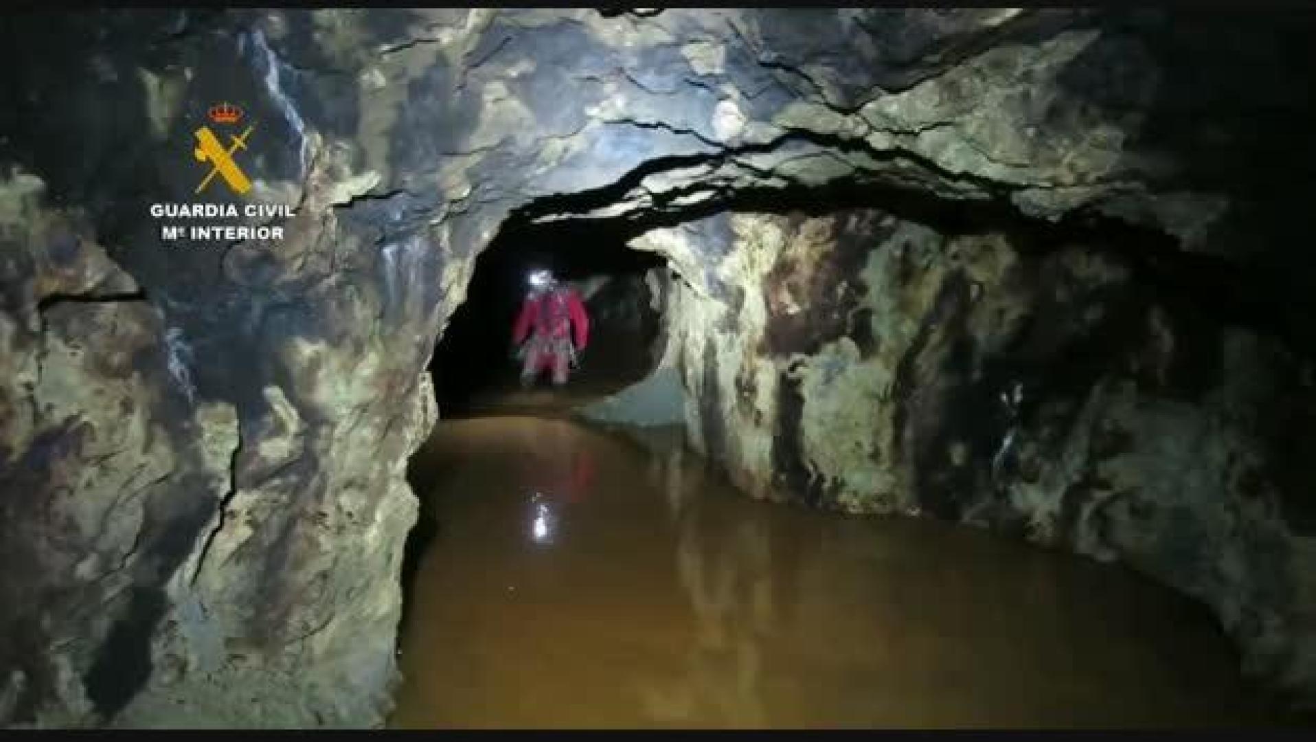 Vídeo del hallazgo de explosivos en una cueva-mina de Goizueta