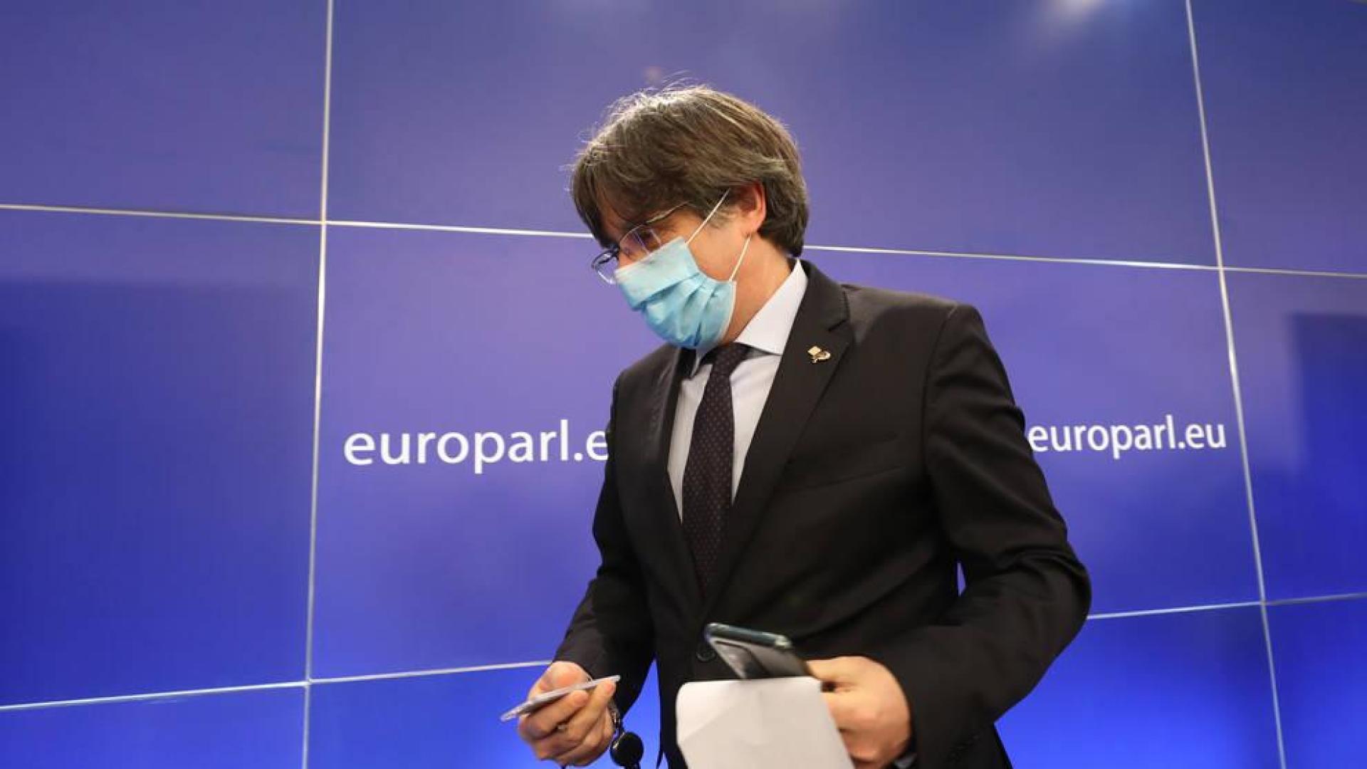 Puigdemont presenta la renuncia al escaño en el Parlament y mantiene el de eurodiputado