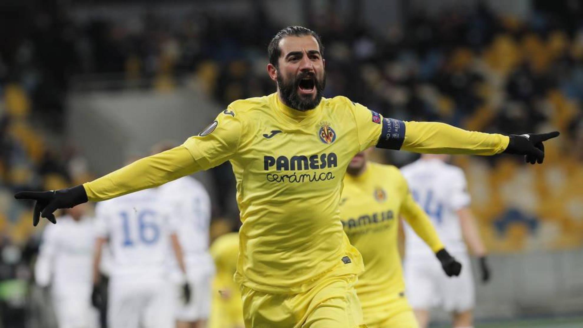 Los centrales aúpan a un Villarreal que otea los cuartos de final