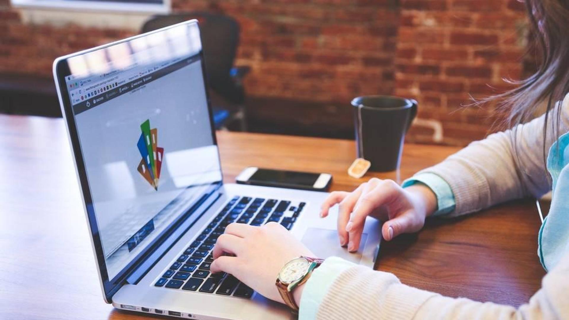 Ayudas para alquiler de material informático para centros de formación para el empleo