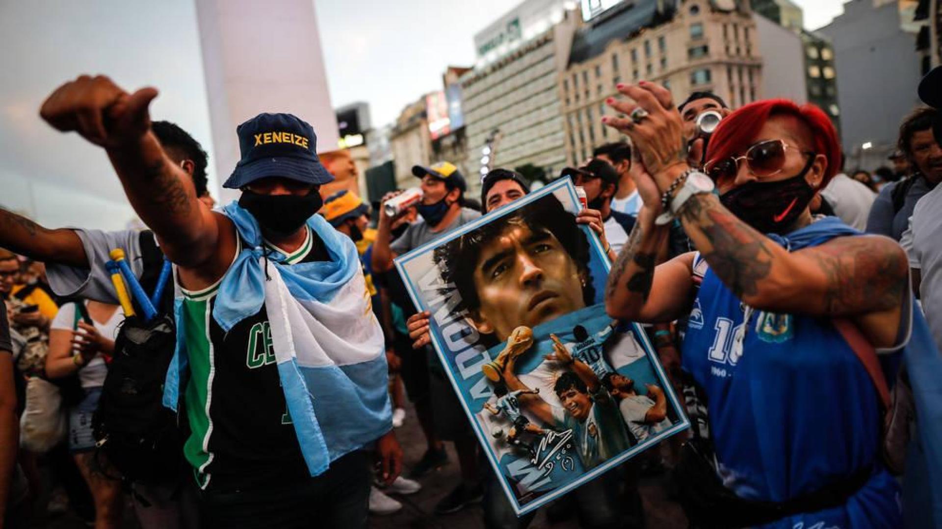 Seguidores de Diego Armando Maradona durante la manifestación para pedir justicia por la muerte del astro argentino celebrada en Buenos Aires 'No se murió, lo mataron'