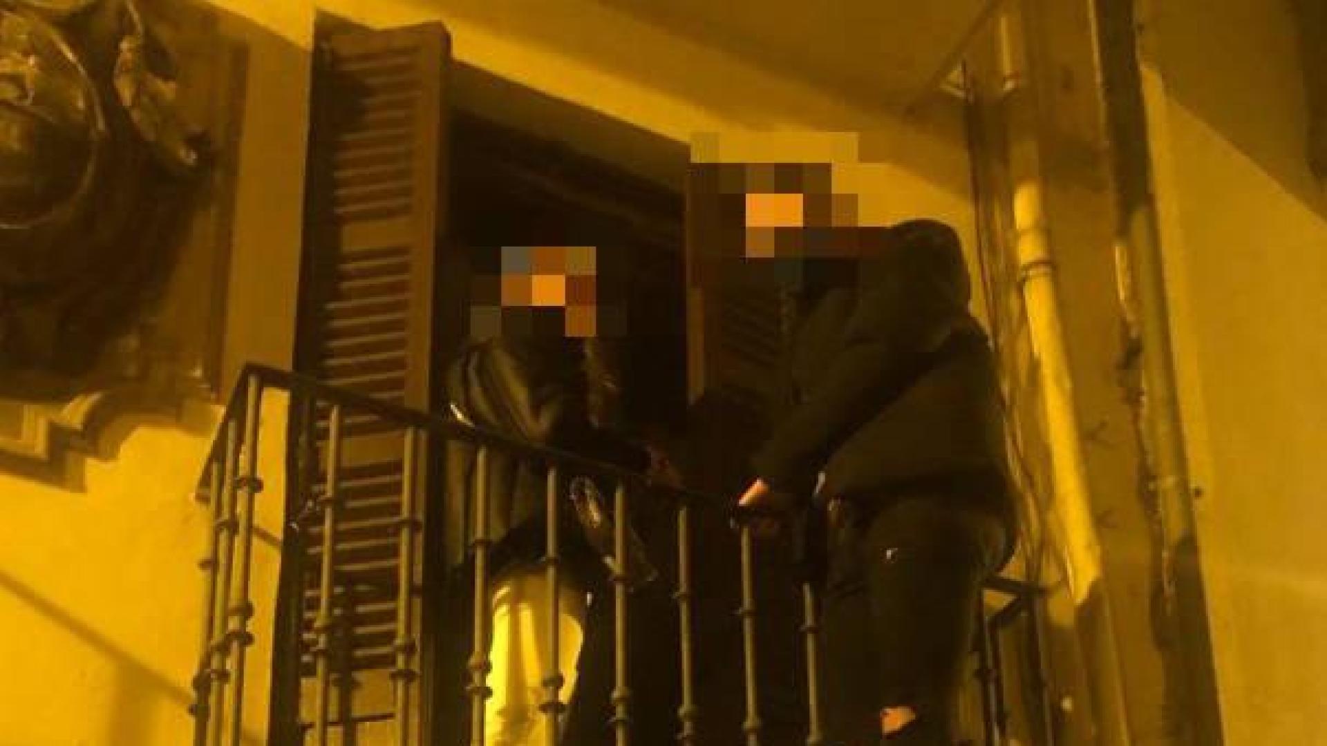 Denunciados los asistentes de una fiesta en un piso que intentaron escapar por el balcón