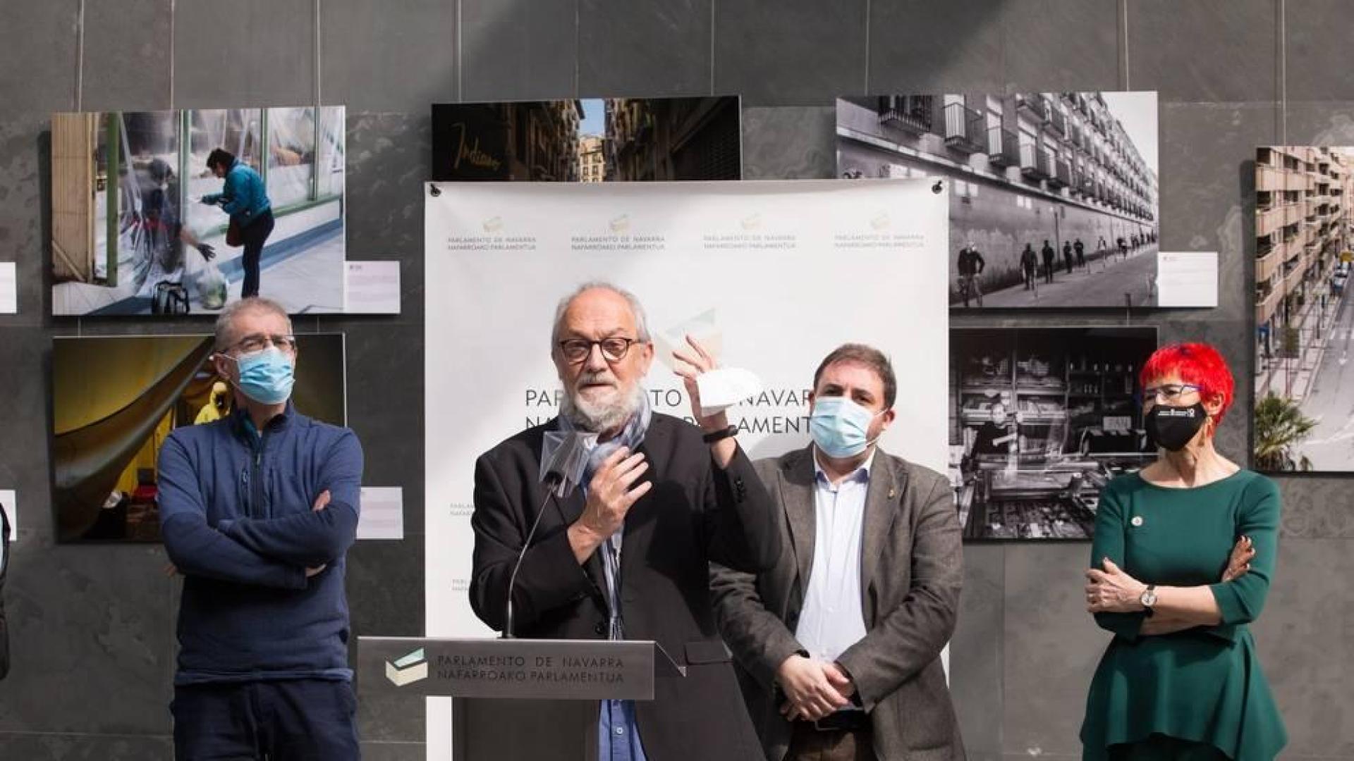 Los reporteros gráficos de Navarra narran la pandemia en una muestra en el Parlamento