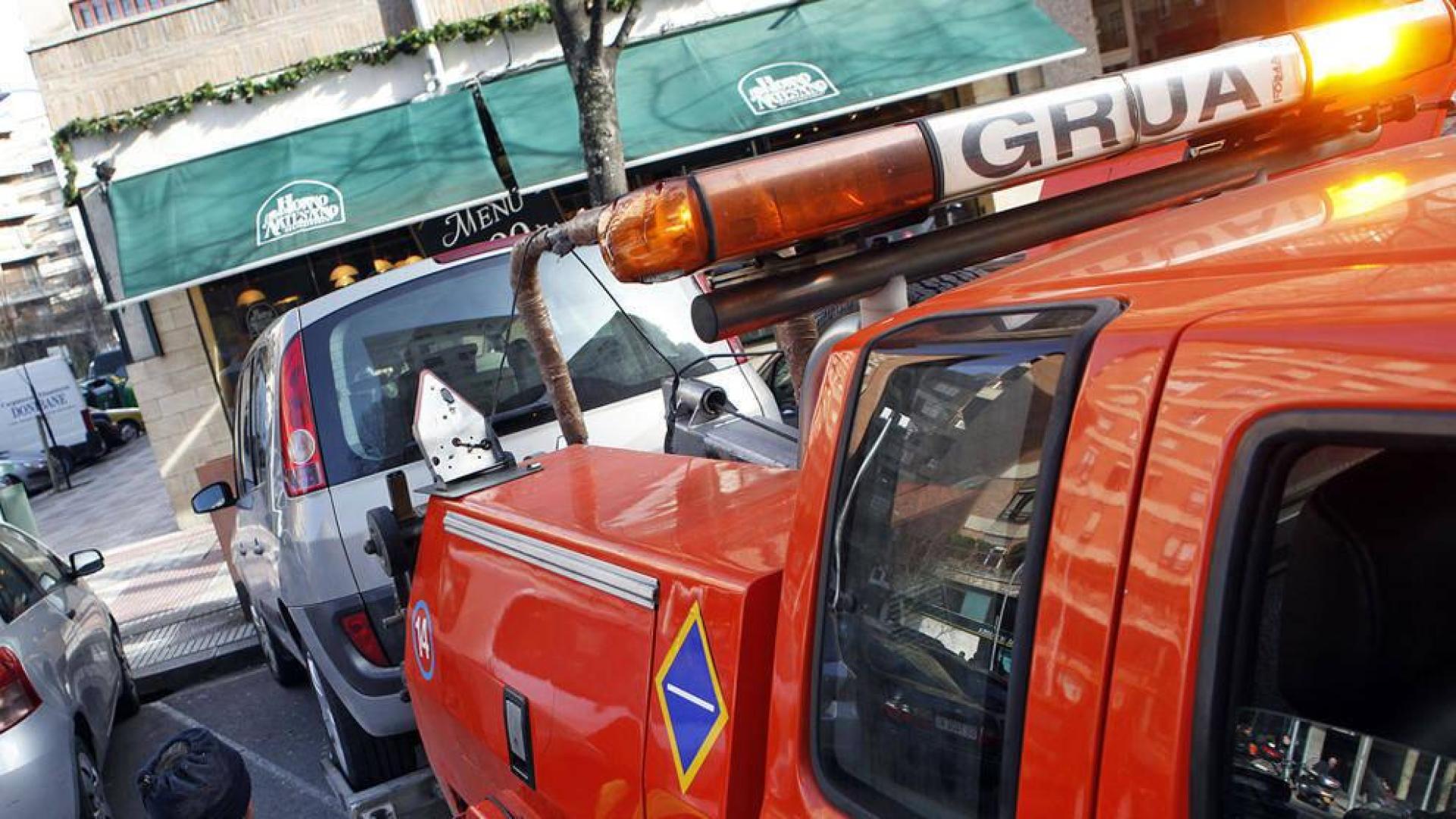 El destrozo que le causa la grúa en Pamplona llega a 343 euros
