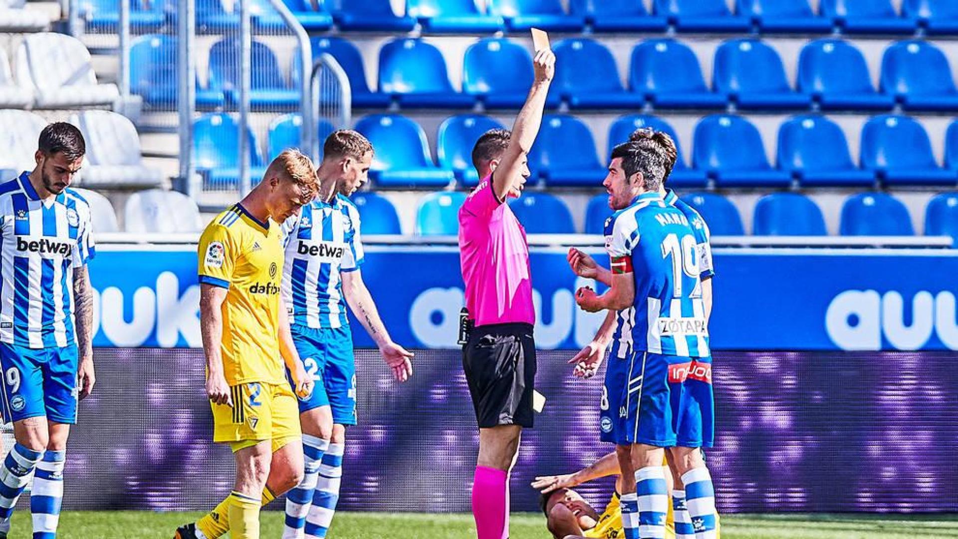 El Alavés aguanta hasta el tramo final y sale castigado