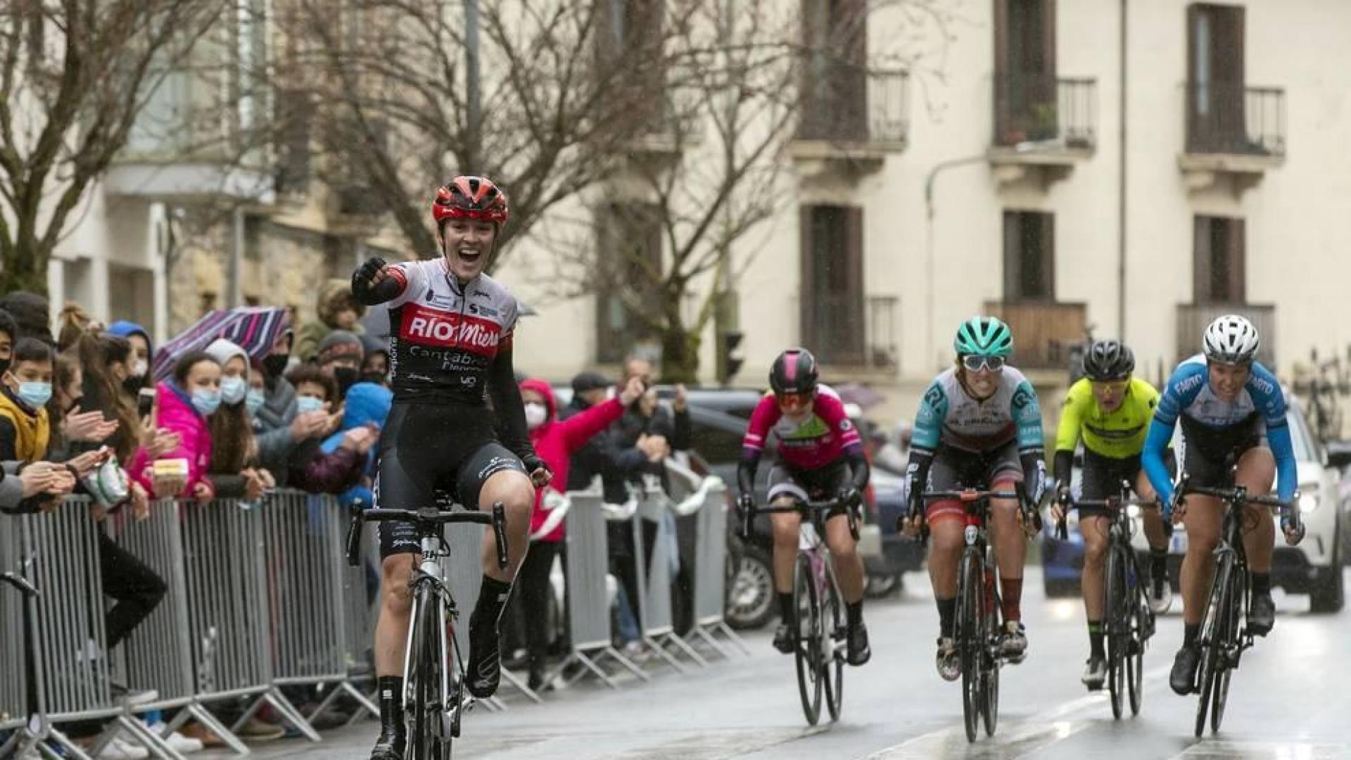 Villava acogió este domingo, 14 de marzo, la primera prueba del calendario femenino de ciclismo en categorías inferiores con pruebas disputadas en cadetes, júnior, sub23 y élite.
