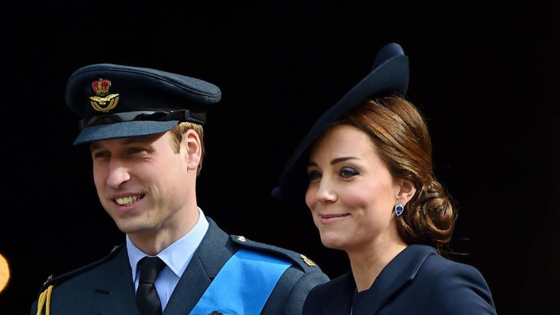 La duquesa de Cambridge y el príncipe Guillermo, padres de una niña
