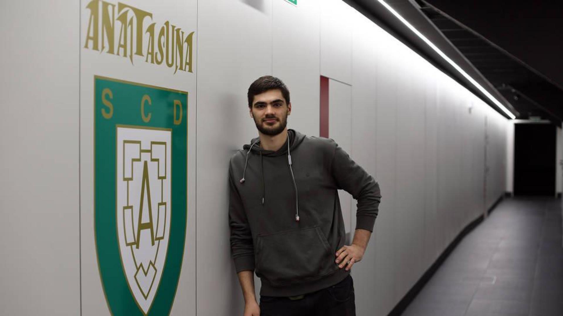 “Mi mejor opción es seguir en Anaitasuna y con mi familia al lado”