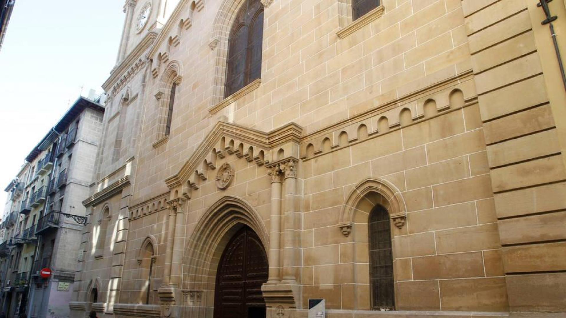 Fachada de la iglesia de San Agustín en la que han realizado la pintada