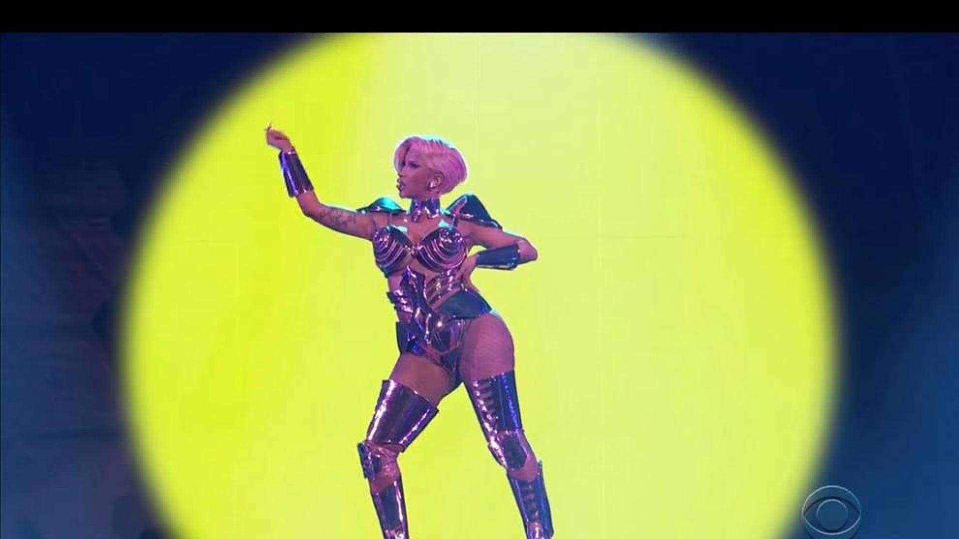 Los Grammy evitaron recrear una gala de grandes dimensiones y apostaron por reinventarse con un formato reducido que cedió todo el protagonismo a la música.