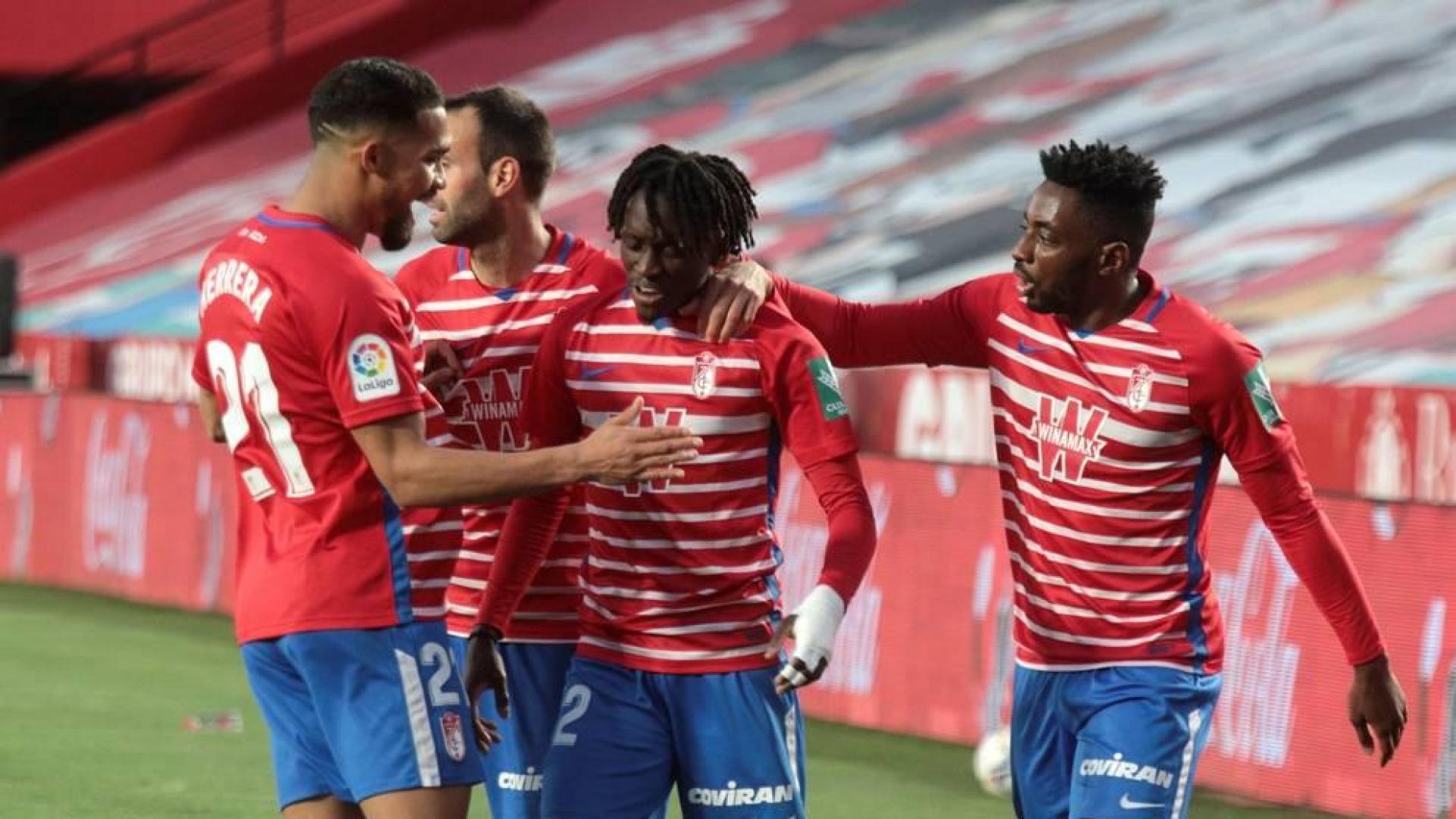 El Granada corta su mala racha en Liga y deja en descenso al Elche