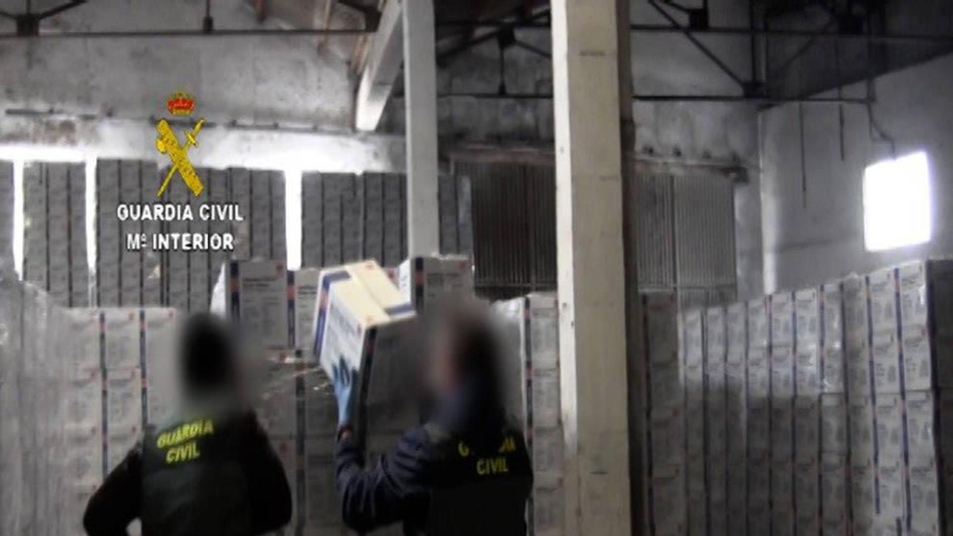 Desarticulada una red que vendía guantes sanitarios y enviaba arena en su lugar
