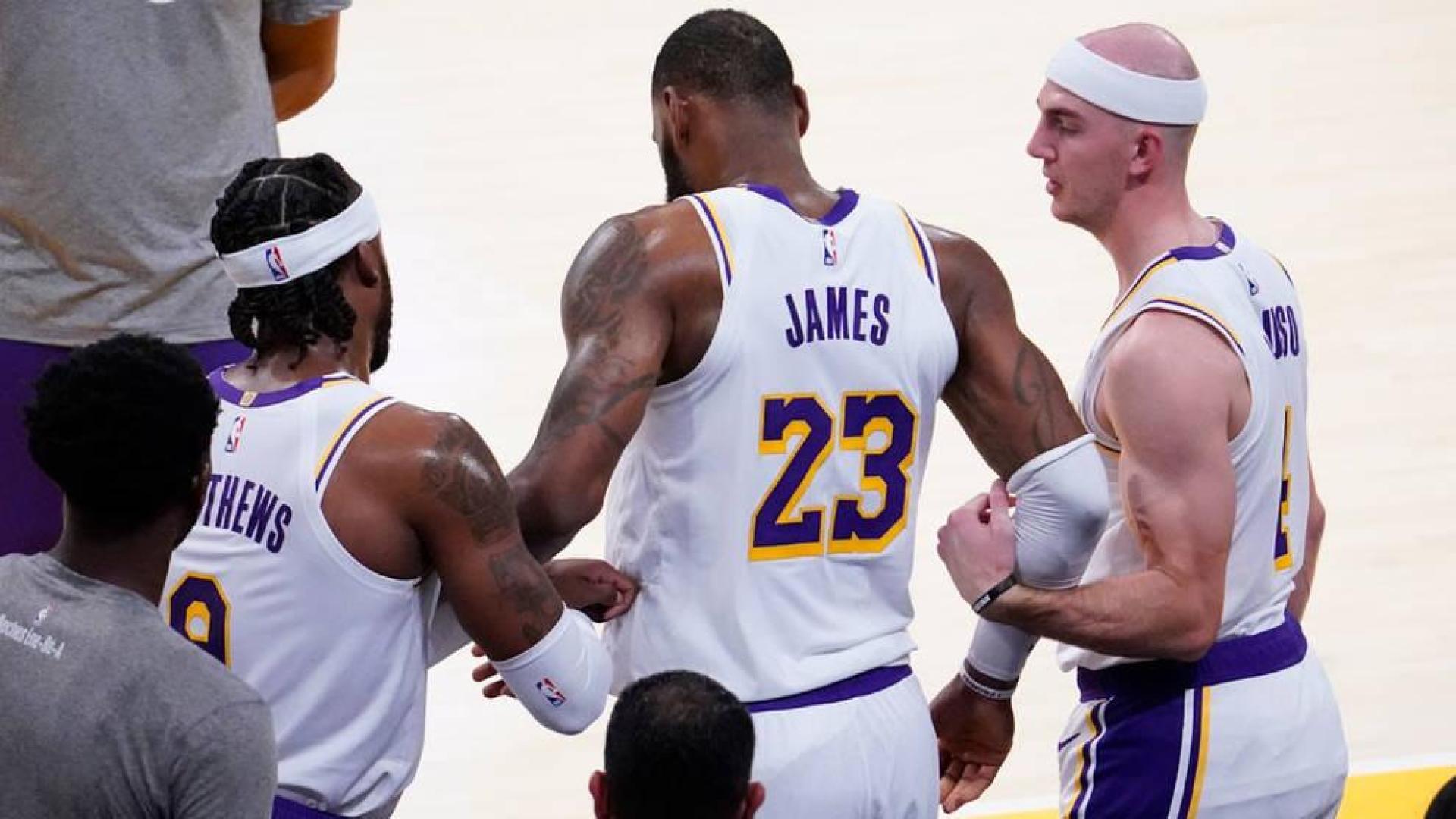 LeBron James, con esguince de tobillo, fuera de los campos de manera indefinida