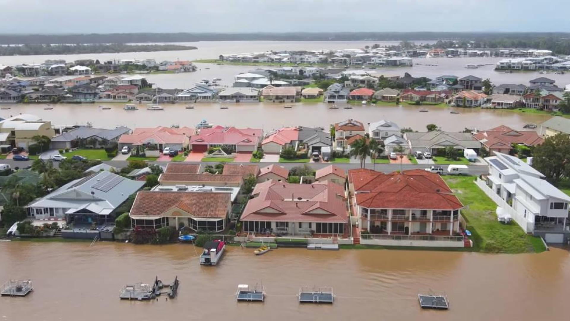 Las peores inundaciones registradas en más de medio siglo golpean Australia