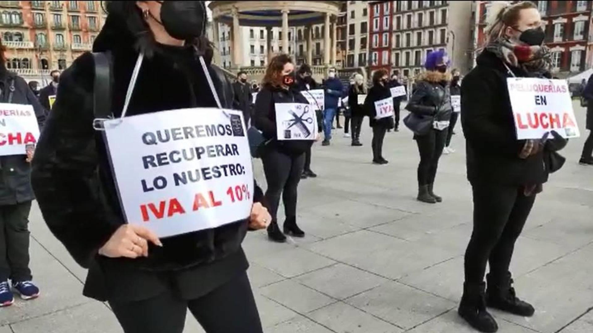 Profesionales de peluquería navarros lamentan el "luto" del sector