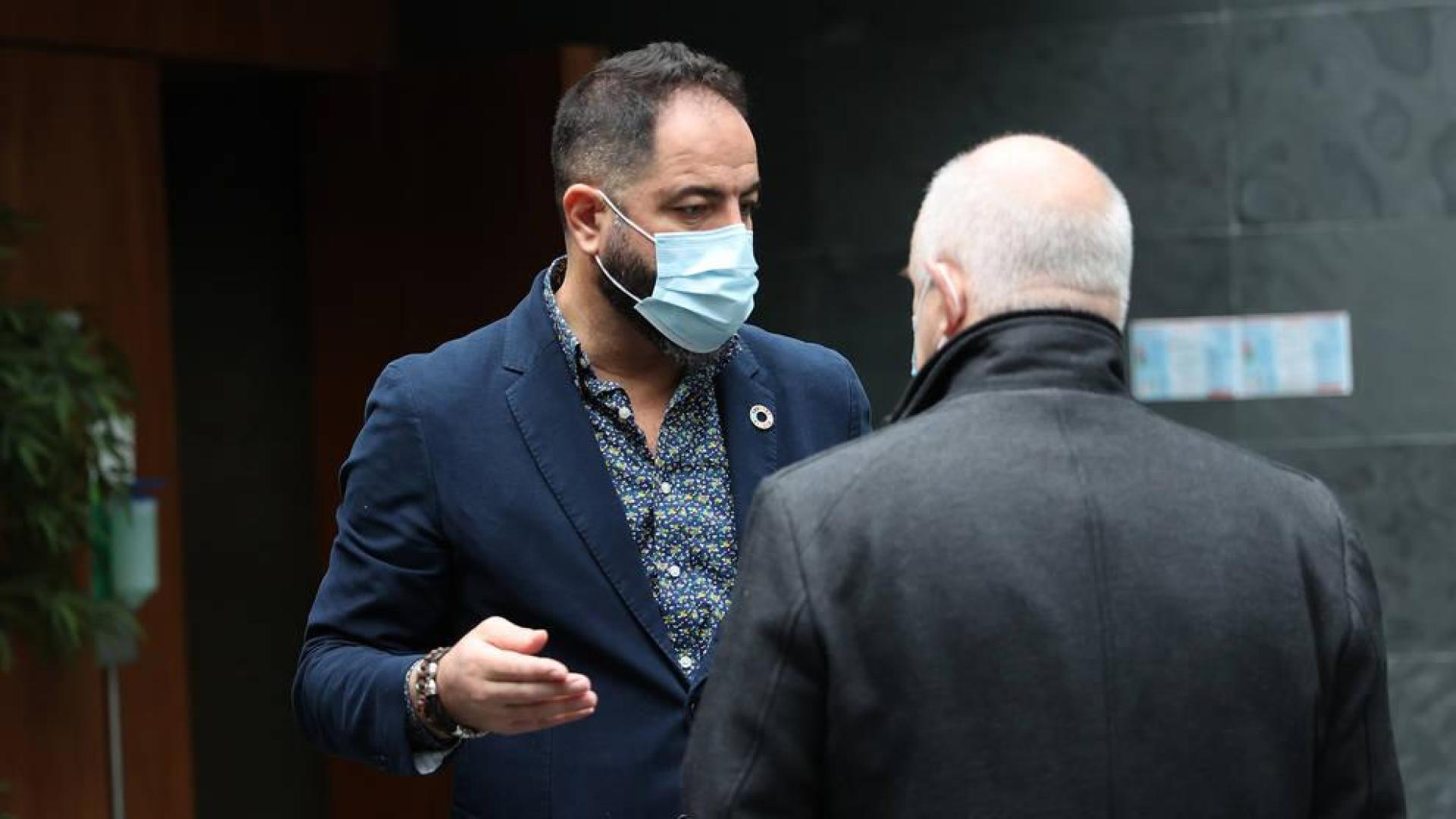 Alzórriz pide a Esparza que "deje de llorar por las esquinas"