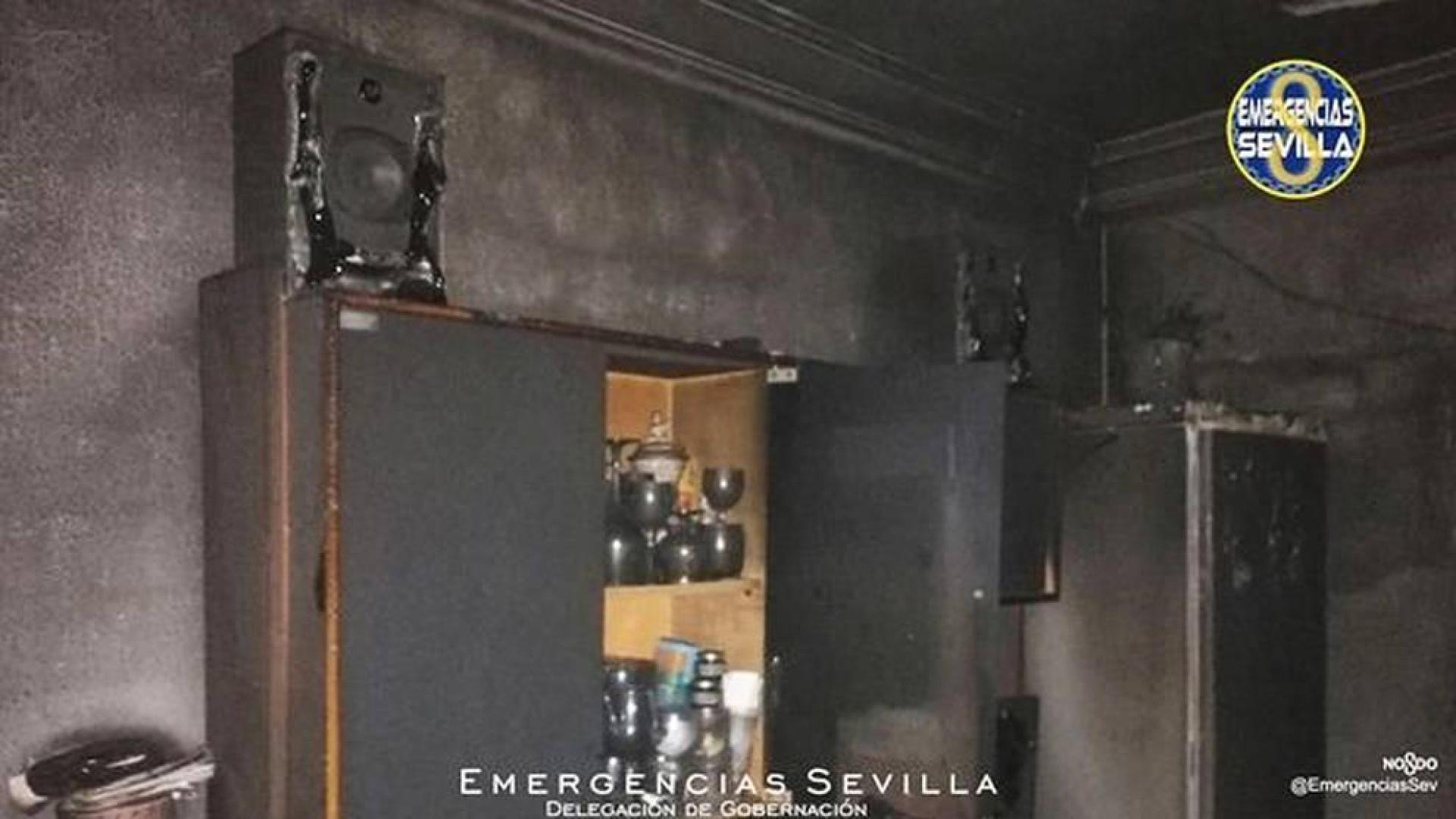 Dos fallecidos en el incendio de una vivienda en Sevilla