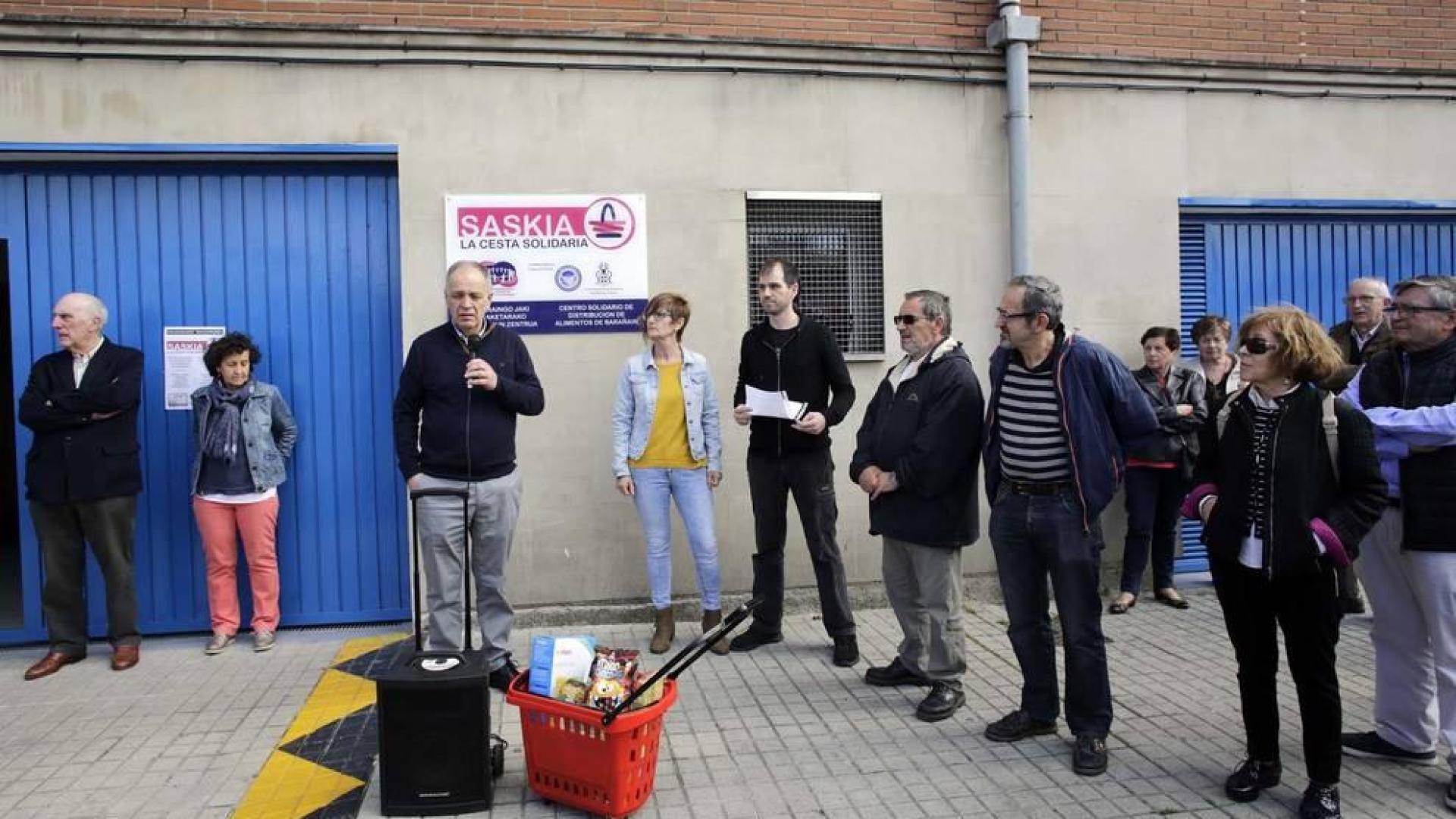El centro de distribución de alimentos de Barañáin atiende a unas mil personas