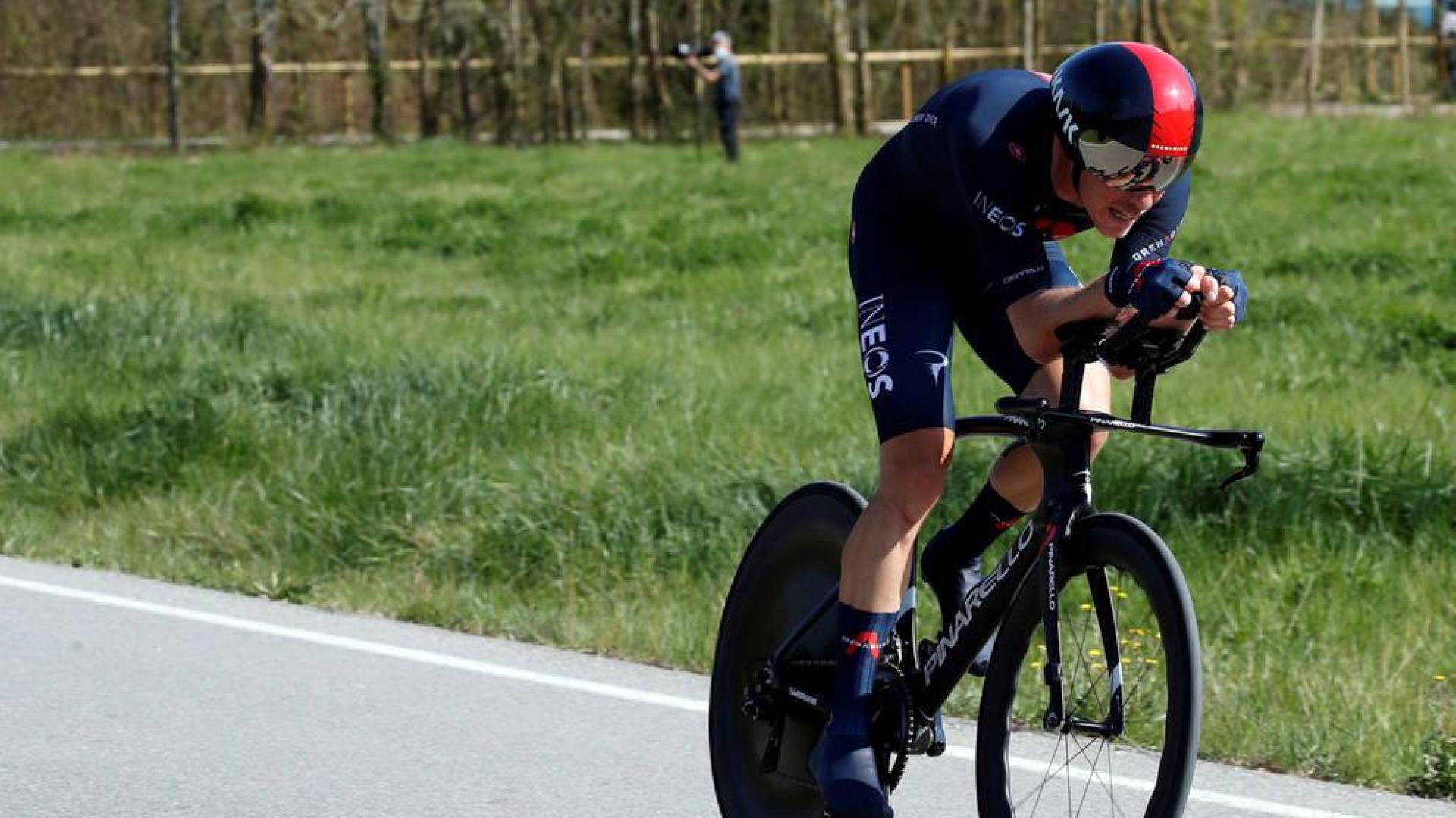 Rohan Dennis vence en la contrarreloj y Joao Almeida se pone líder de la Volta