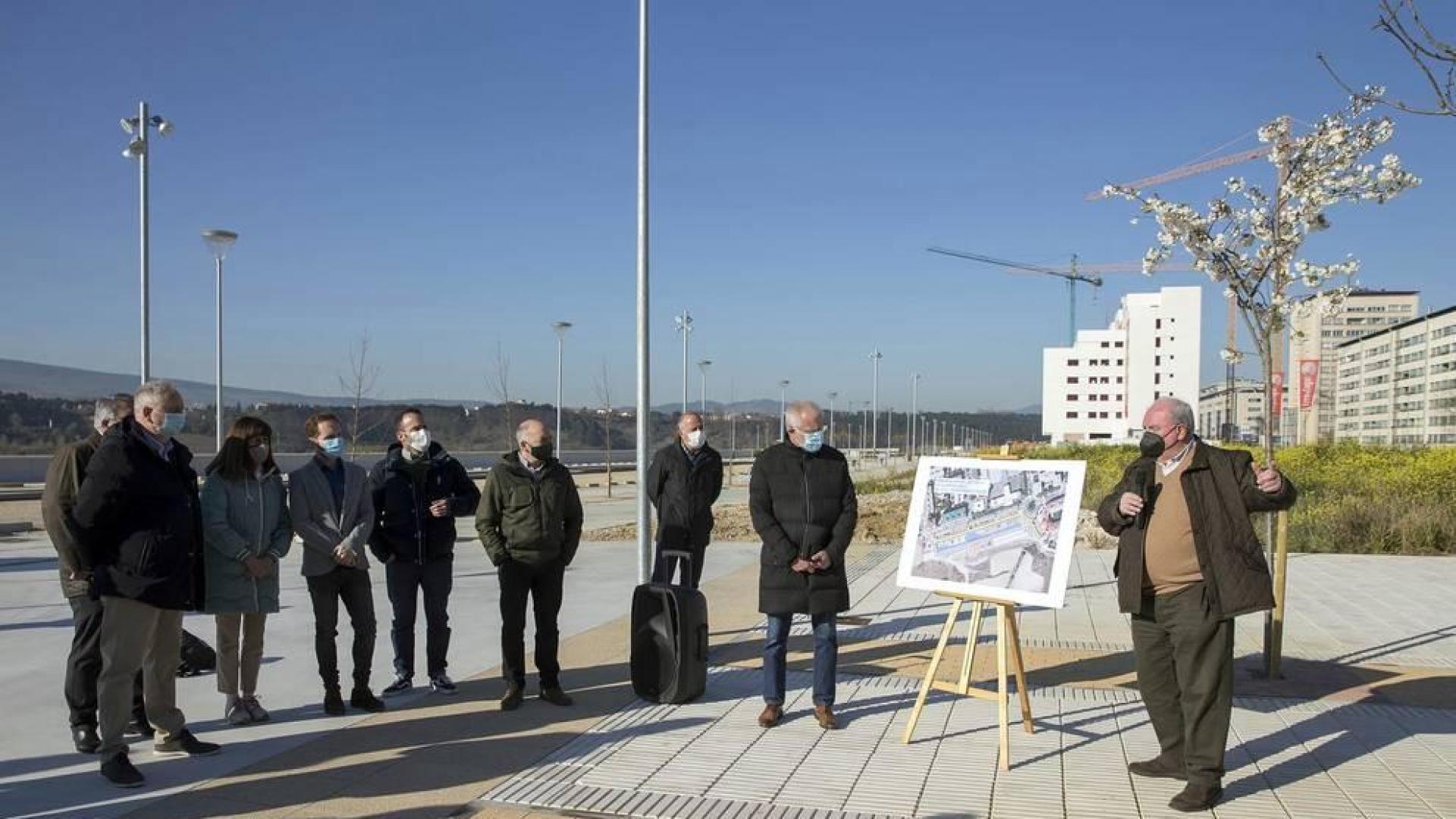 Gerencia de Urbanismo ha visitado las obras de un espacio que acogerá viviendas libres y de protección, un aparcamiento y zonas libres que se abrirán al uso público.