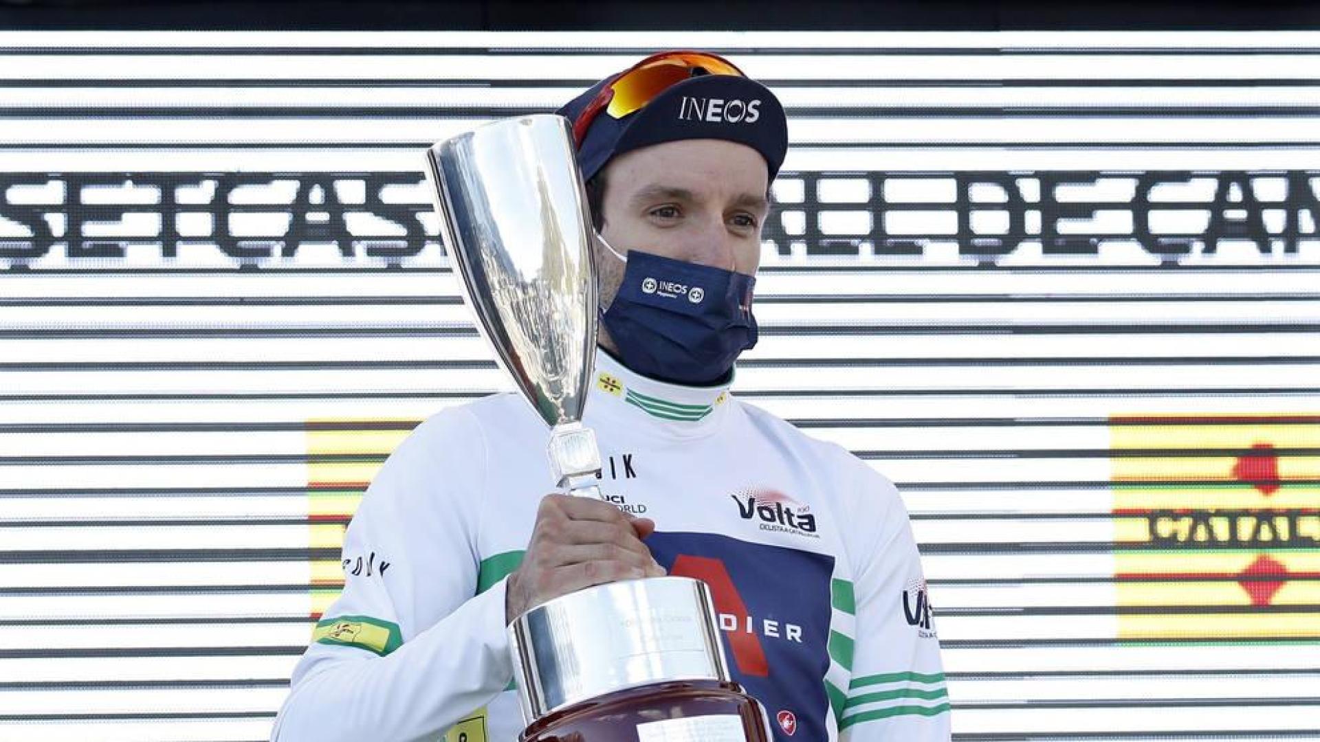 Adam Yates gana en Vallter 2000, con Valverde tercero, y es nuevo líder de la Volta