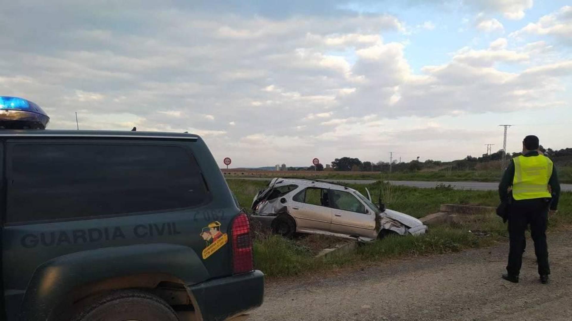 Dos jóvenes resultan heridas en una salida de vía en la NA-128, en Carcastillo