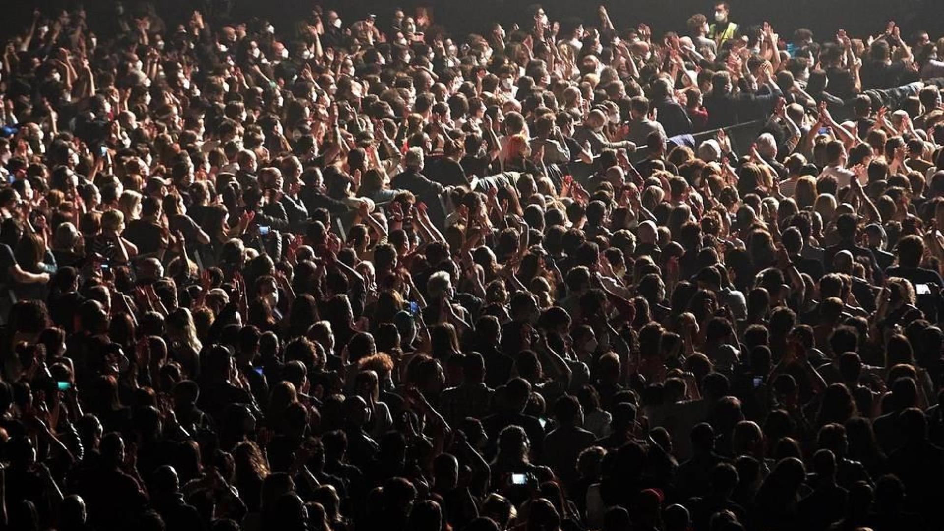 Se ha realizado un cribado masivo entre los 5.000 asistentes al concierto y se han repartido mascarillas FFP2 a la entrada para poder disfrutar del espectáculo sin tener que cumplir la distancia de seguridad.