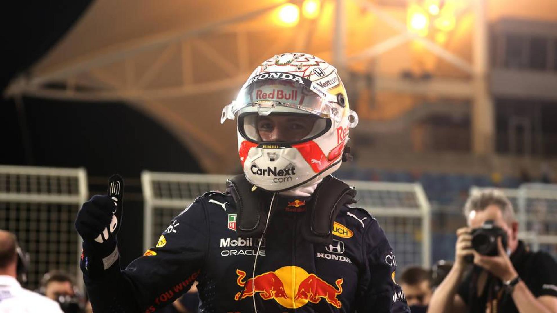 Verstappen se lleva la 'pole' en Baréin, Sainz octavo y Alonso noveno