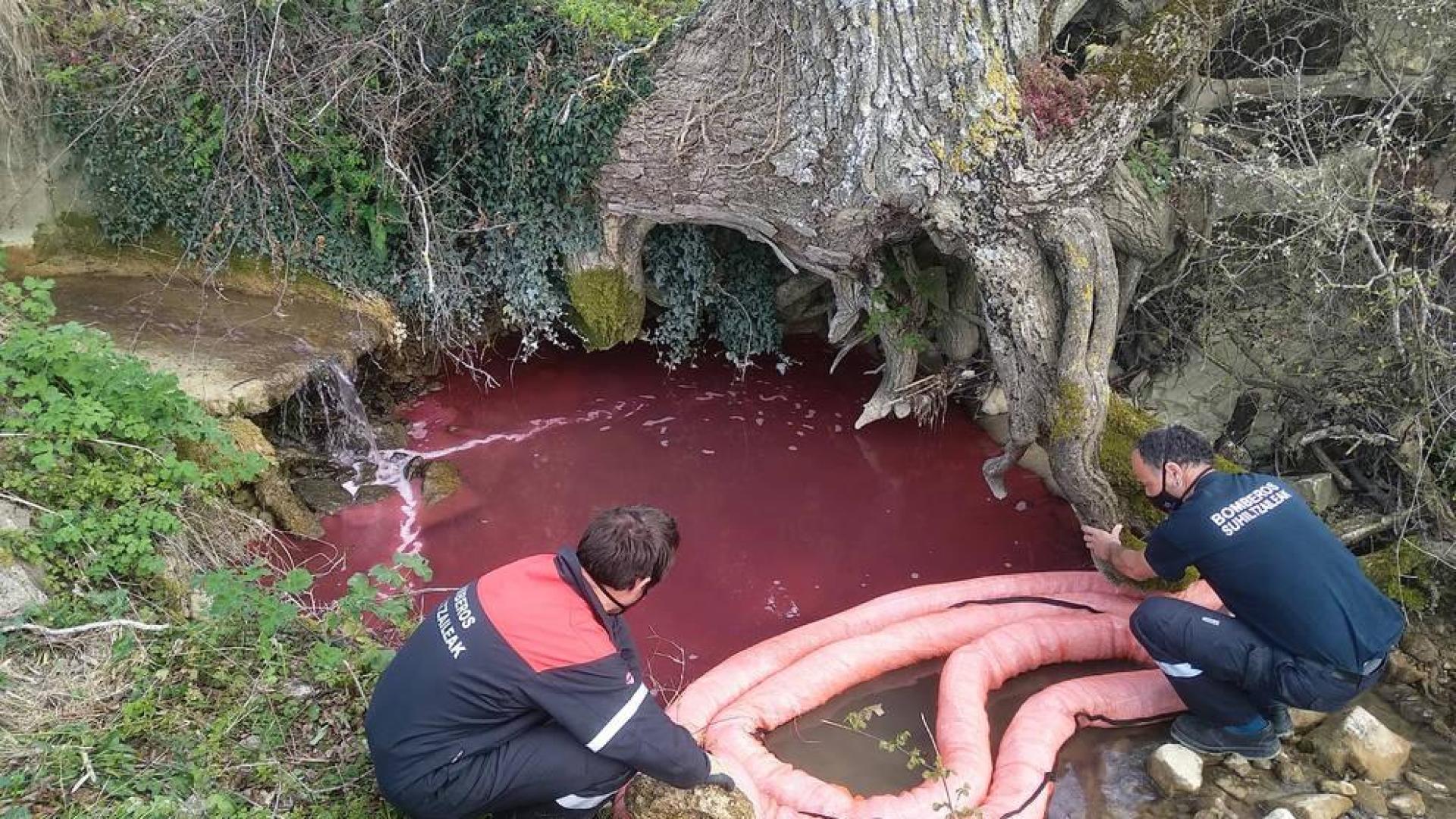 Identificado el presunto autor de un vertido de gasoil en el río Unzu