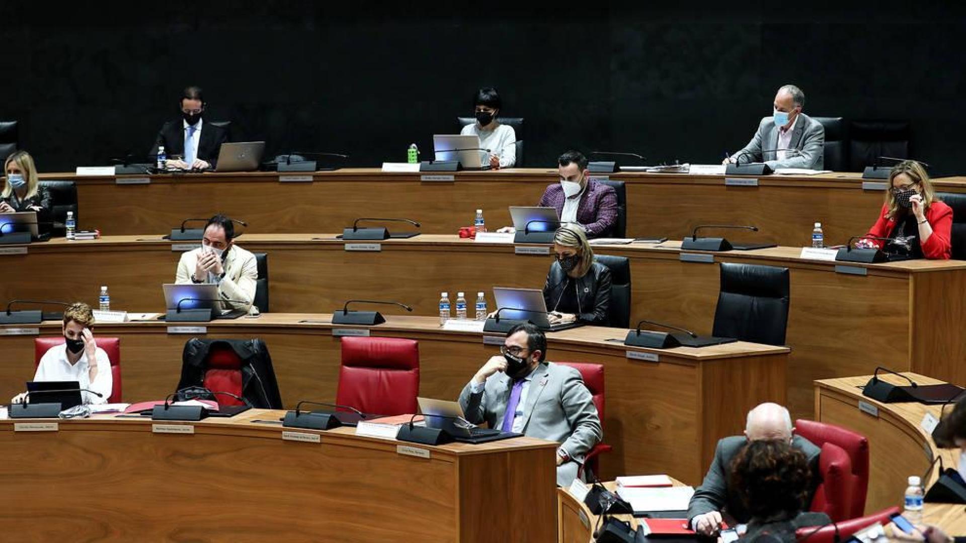 El IRPF y las compensaciones a Audenasa, este lunes en el Parlamento