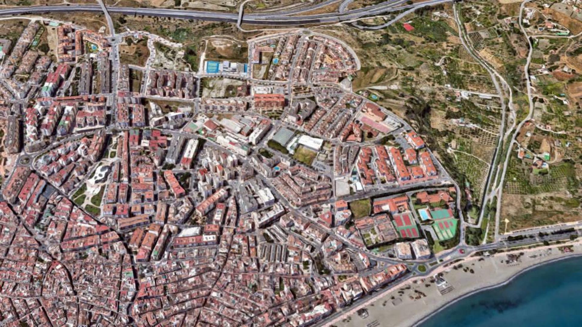 Muere una niña de 7 años tras caerle encima una estructura metálica en Estepona